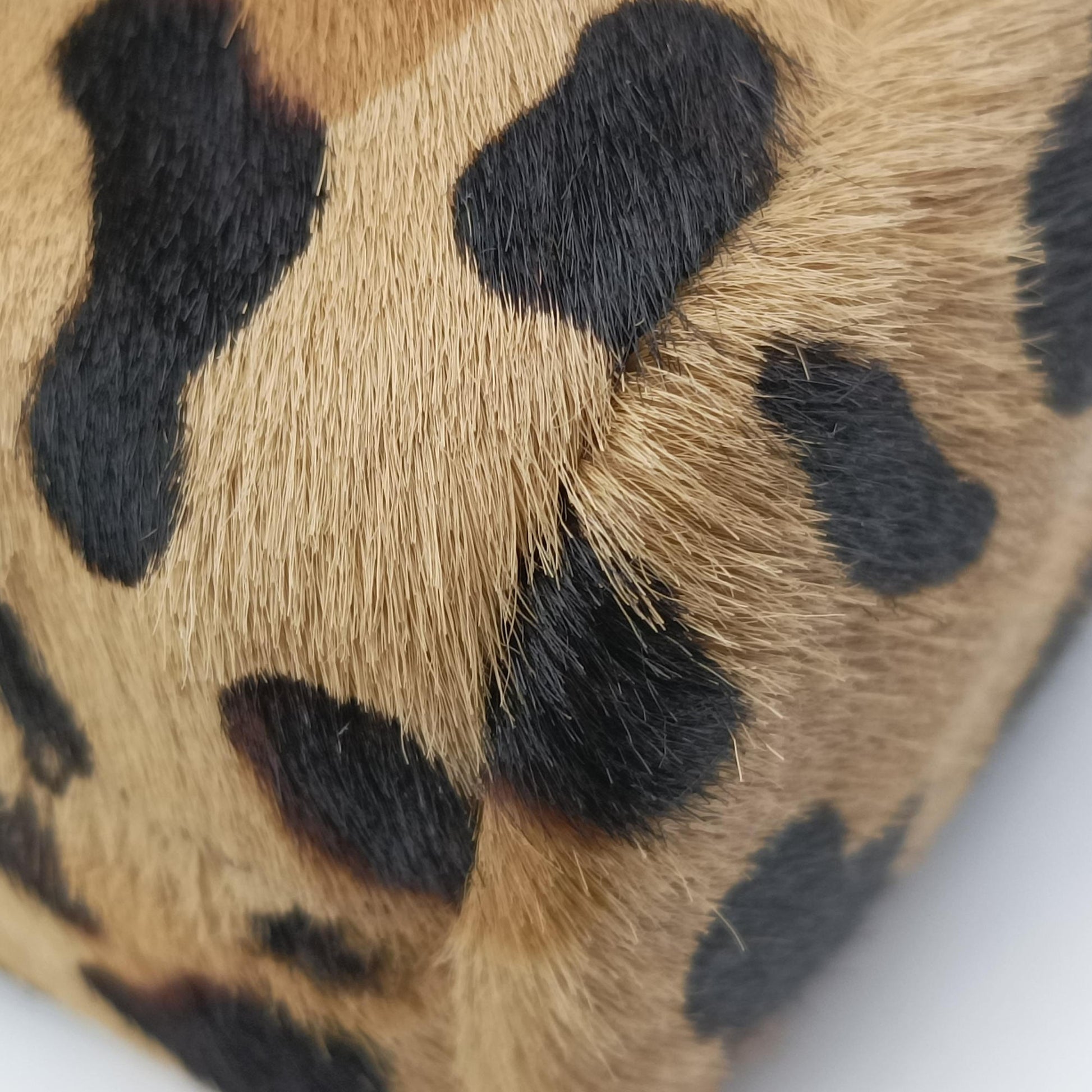 Leopard print mini pouch Beige x Black x Light Brown pony hair×leather 1NR016 42レオパード柄 ミニポーチ ベージュ×黒×ライトブラウン ハラコ×レザー 1NR016 42