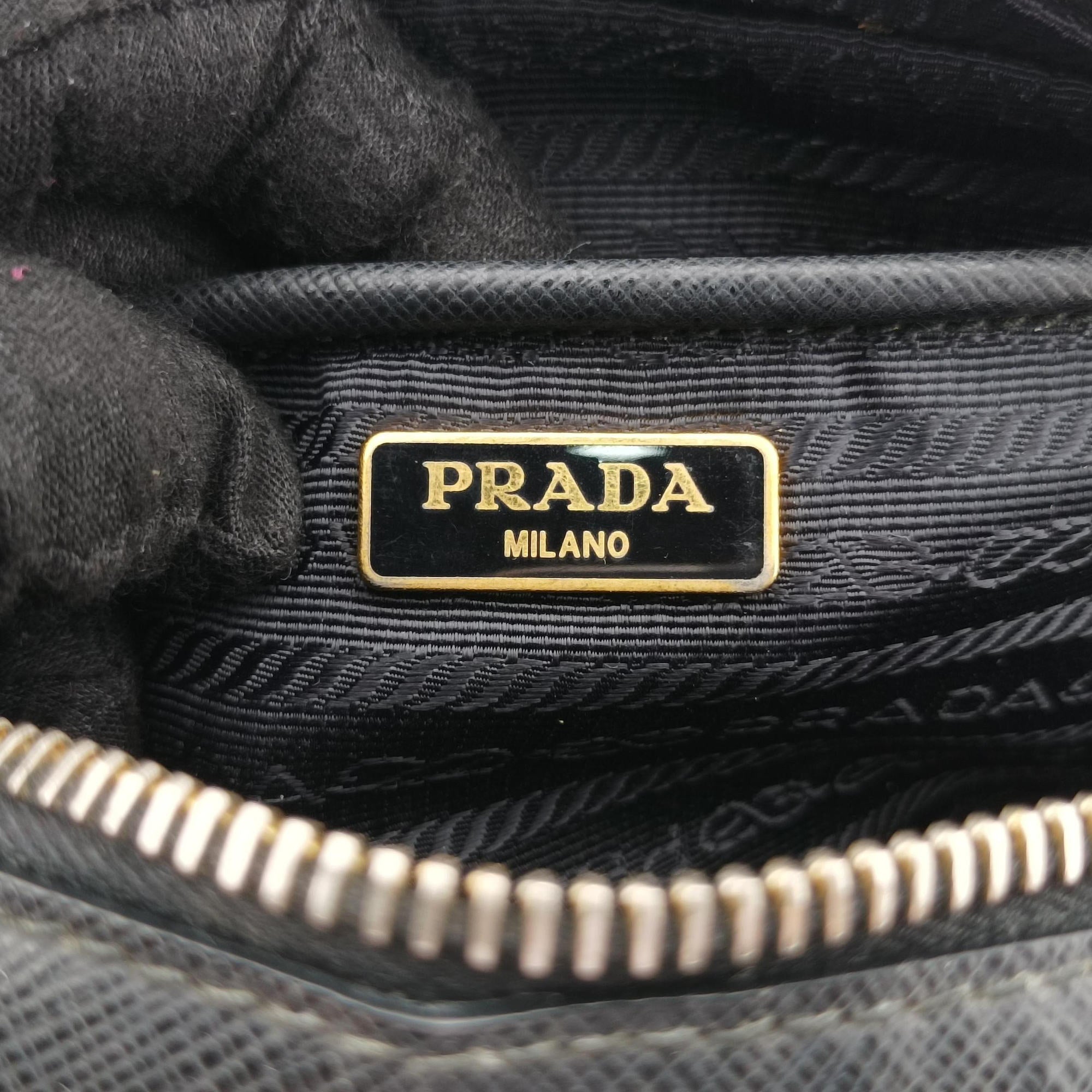 Ribbon Mini Pochette Black SAFFIANO Leather 1NF674 31/Yリボン ミニポシェット ブラック サフィアーノレザー 1NF674 31/Y