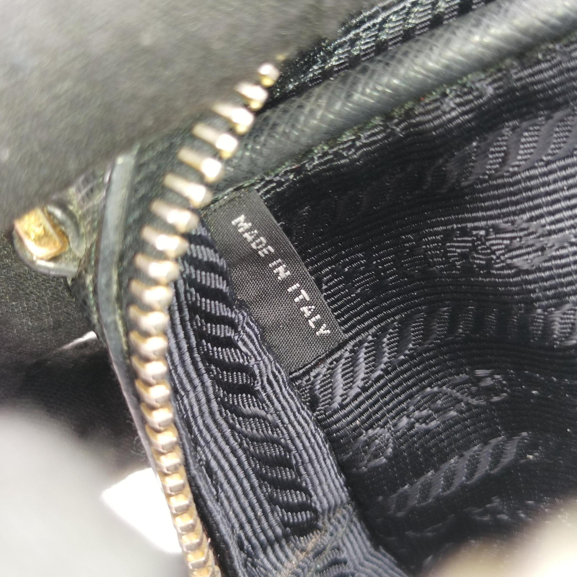 Ribbon Mini Pochette Black SAFFIANO Leather 1NF674 31/Yリボン ミニポシェット ブラック サフィアーノレザー 1NF674 31/Y