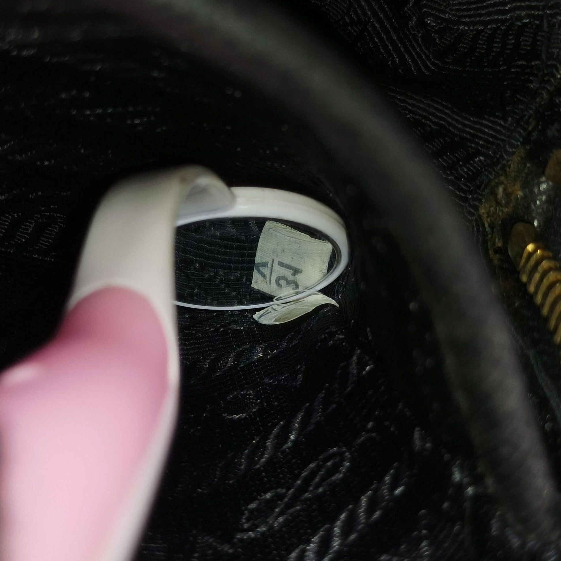Ribbon Mini Pochette Black SAFFIANO Leather 1NF674 31/Yリボン ミニポシェット ブラック サフィアーノレザー 1NF674 31/Y