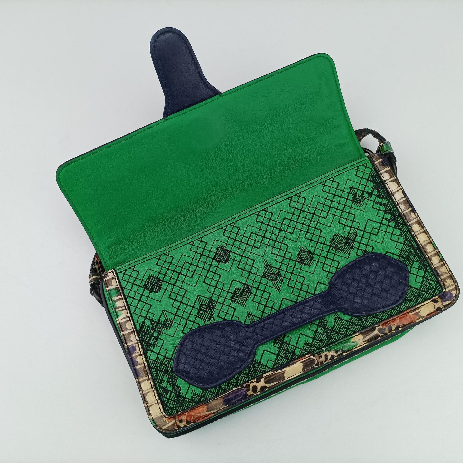 intrecciato Green Leather x Snake skin B04506839Mイントレチャート グリーン×パープル×マルチ レザー×パイソン B04506839M