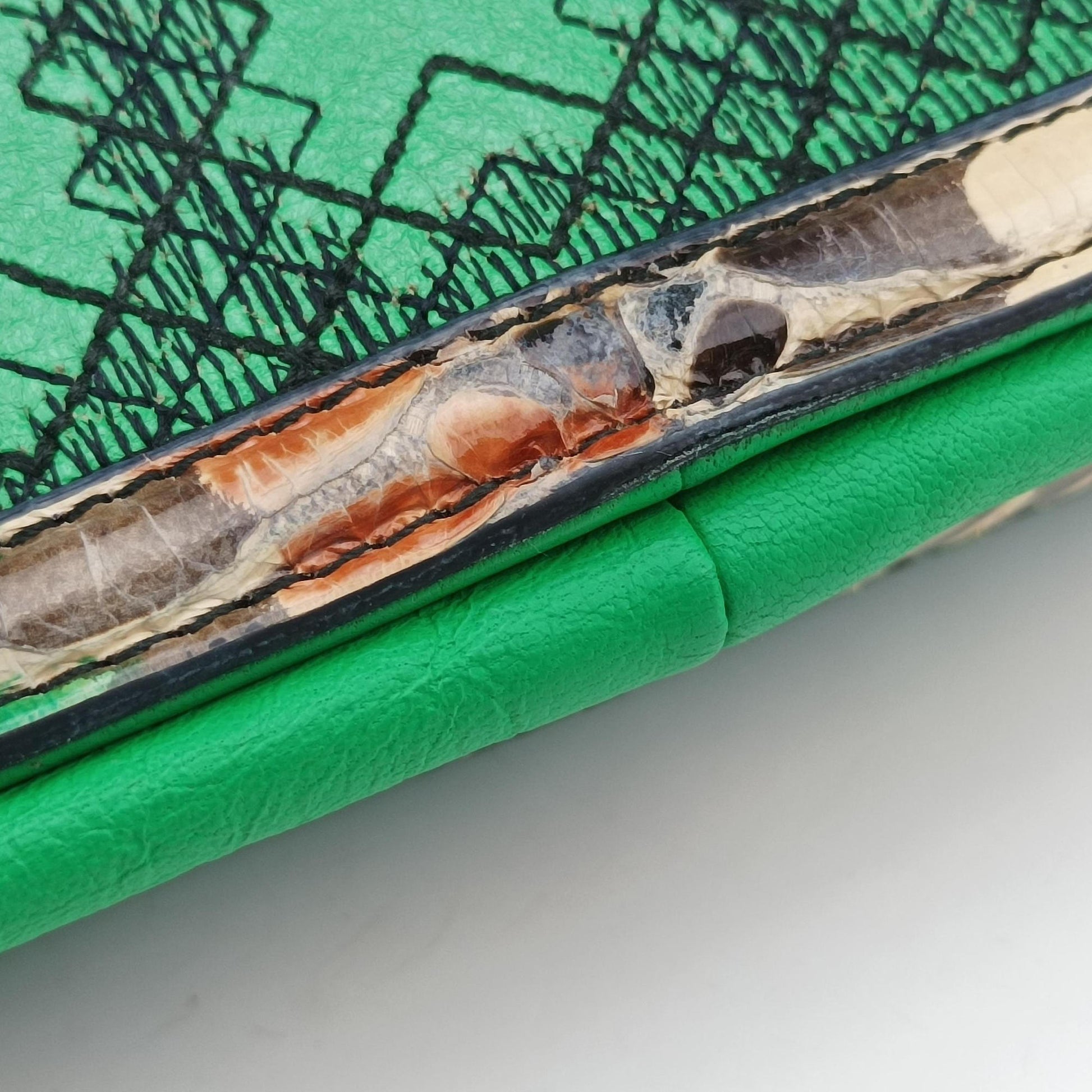 intrecciato Green Leather x Snake skin B04506839Mイントレチャート グリーン×パープル×マルチ レザー×パイソン B04506839M