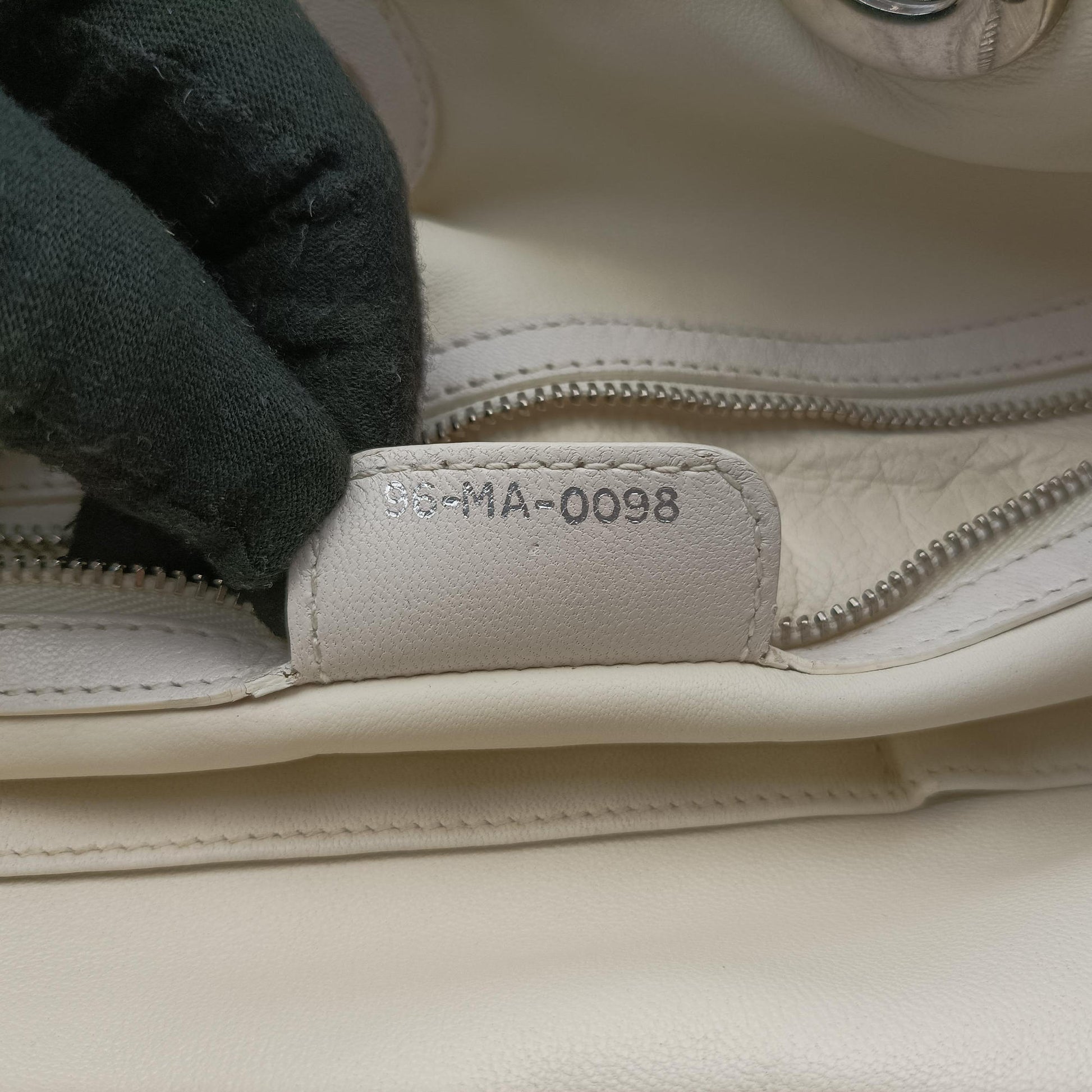 Soft Lady Dior Canage INTRECCIATO Tote White lambskin 96-MA-0098ソフト レディディオール カナージュ イントレチャート トート ホワイト ラムスキン 96-MA-0098