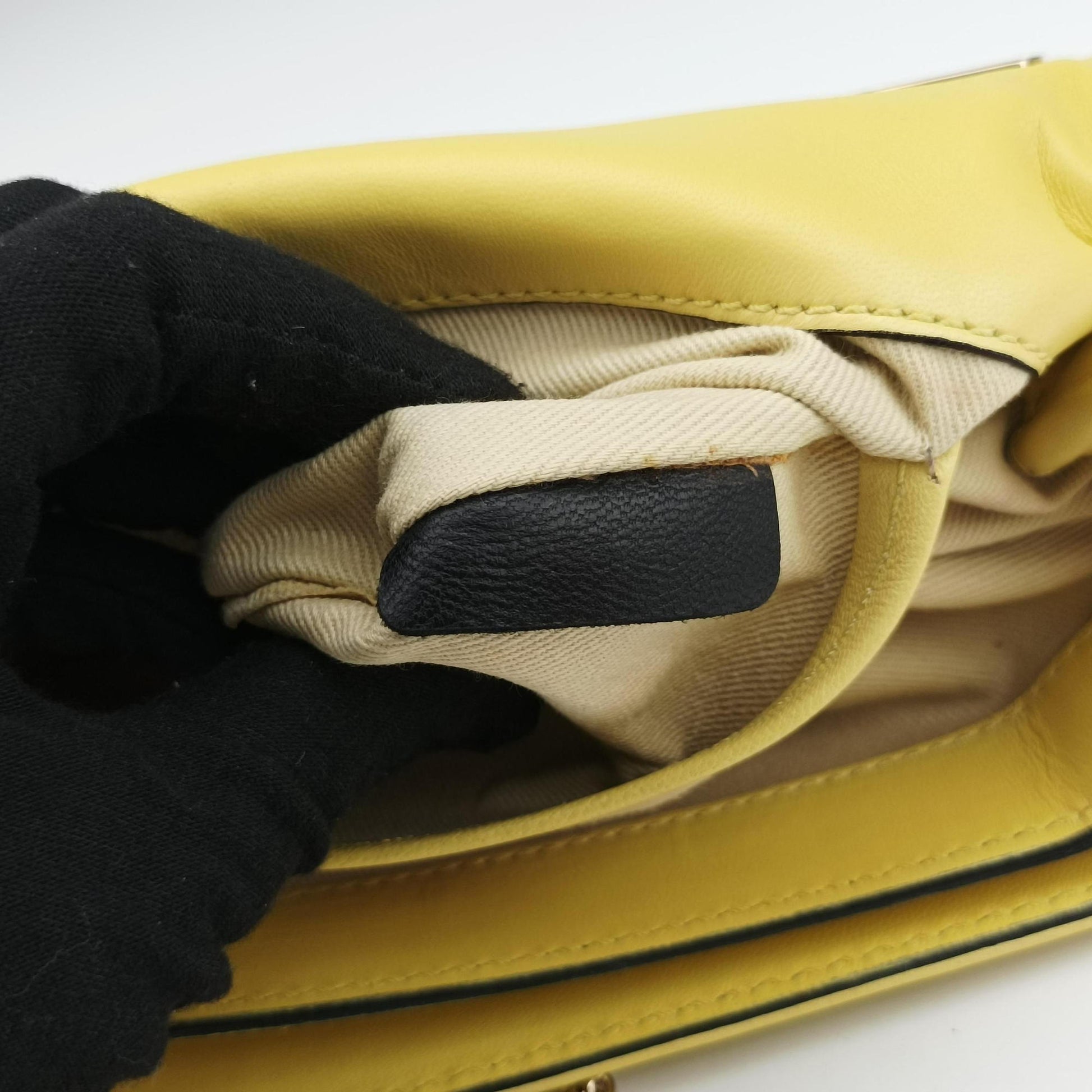 Rockstud Va Va Voom Yellow Leather Lot number unknownロックスタッズ ヴァ ヴァ ヴーム イエロー レザー 製番不明