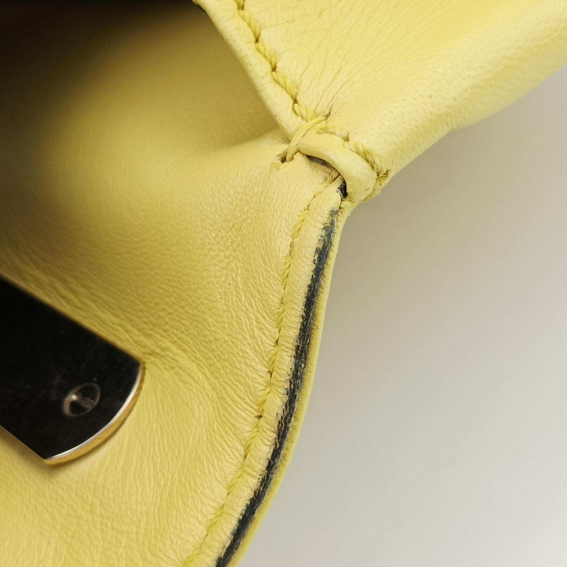 Rockstud Va Va Voom Yellow Leather Lot number unknownロックスタッズ ヴァ ヴァ ヴーム イエロー レザー 製番不明