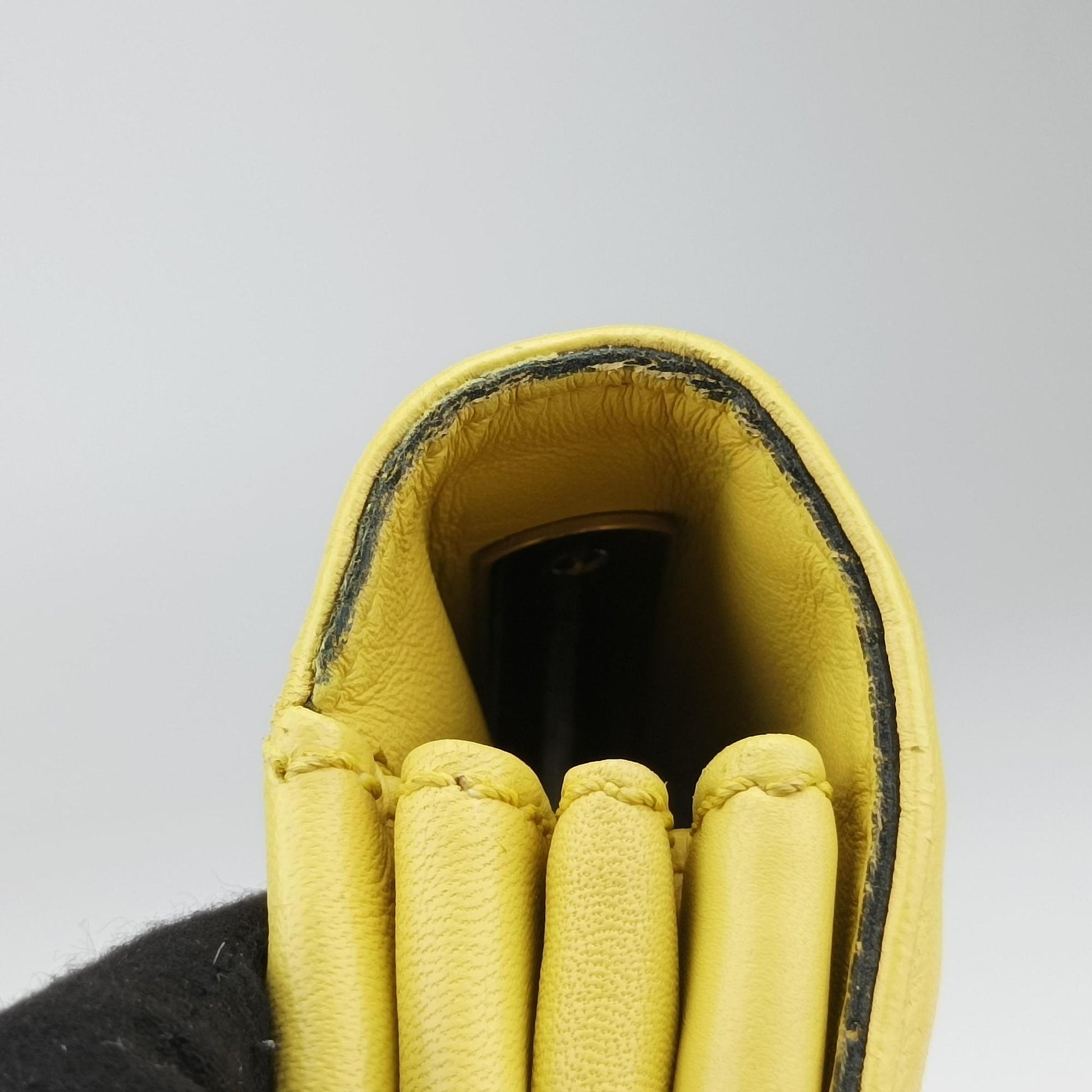 Rockstud Va Va Voom Yellow Leather Lot number unknownロックスタッズ ヴァ ヴァ ヴーム イエロー レザー 製番不明