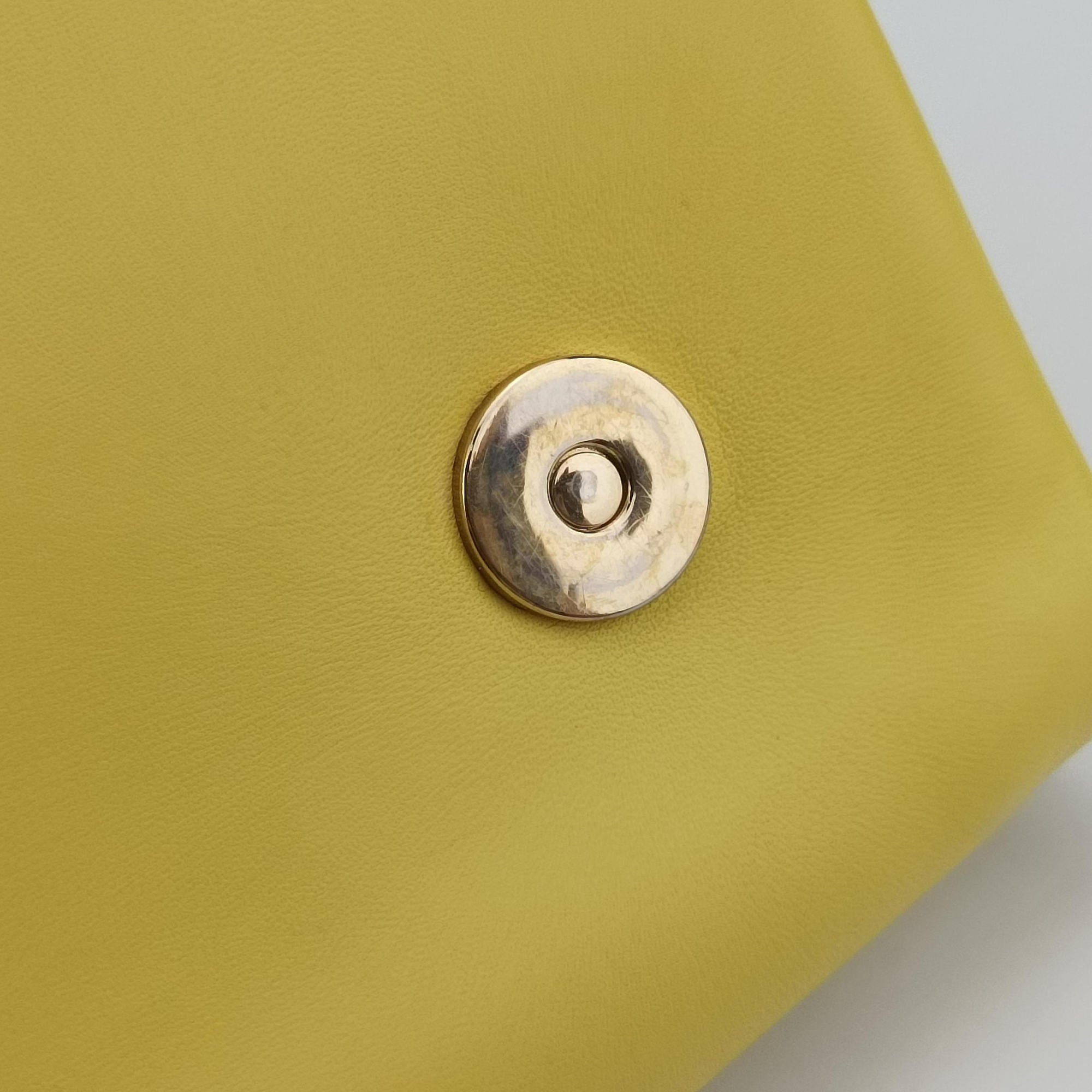 Rockstud Va Va Voom Yellow Leather Lot number unknownロックスタッズ ヴァ ヴァ ヴーム イエロー レザー 製番不明