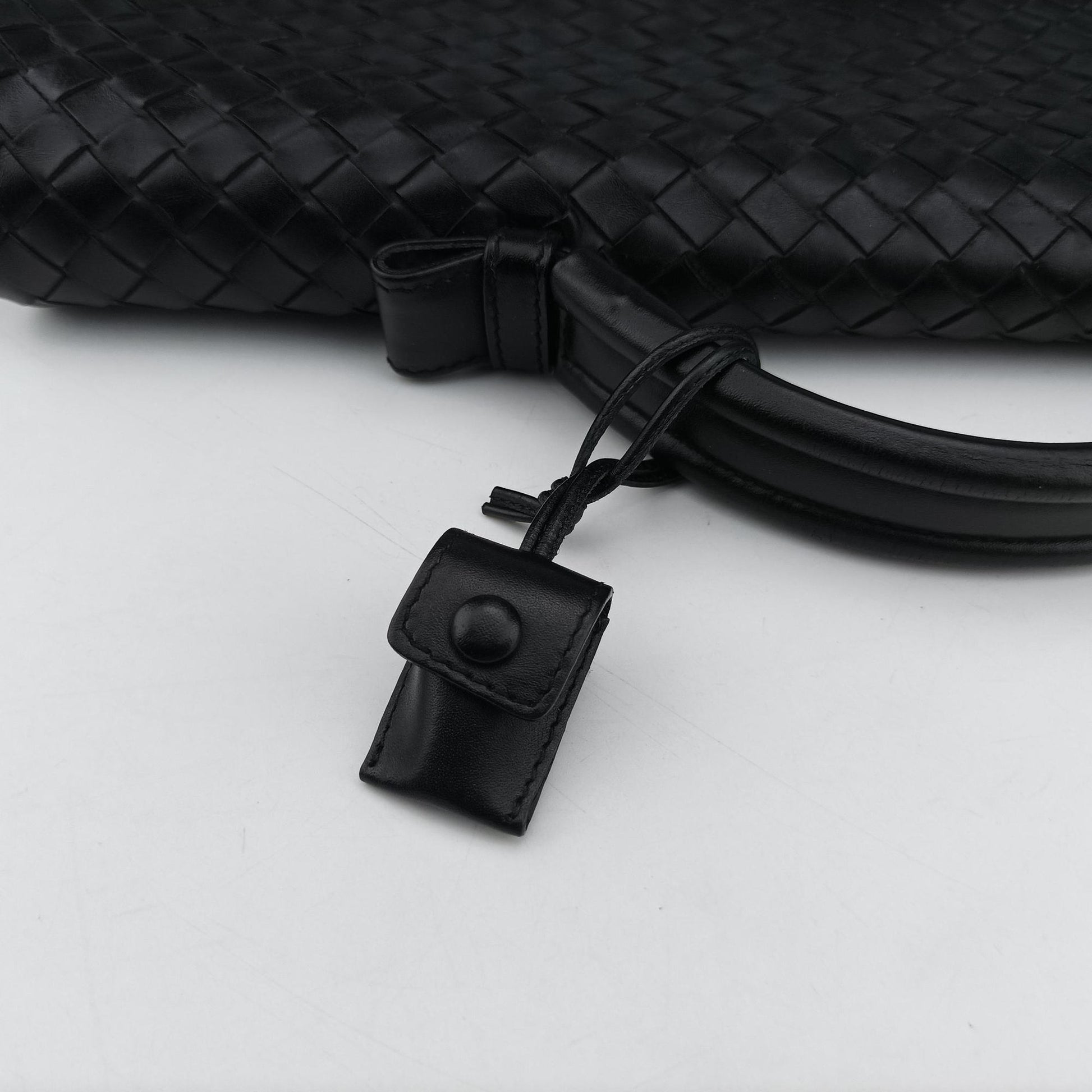 Intrecciato Black lambskin B00885237Gイントレチャート ブラック ラムスキン B00885237G