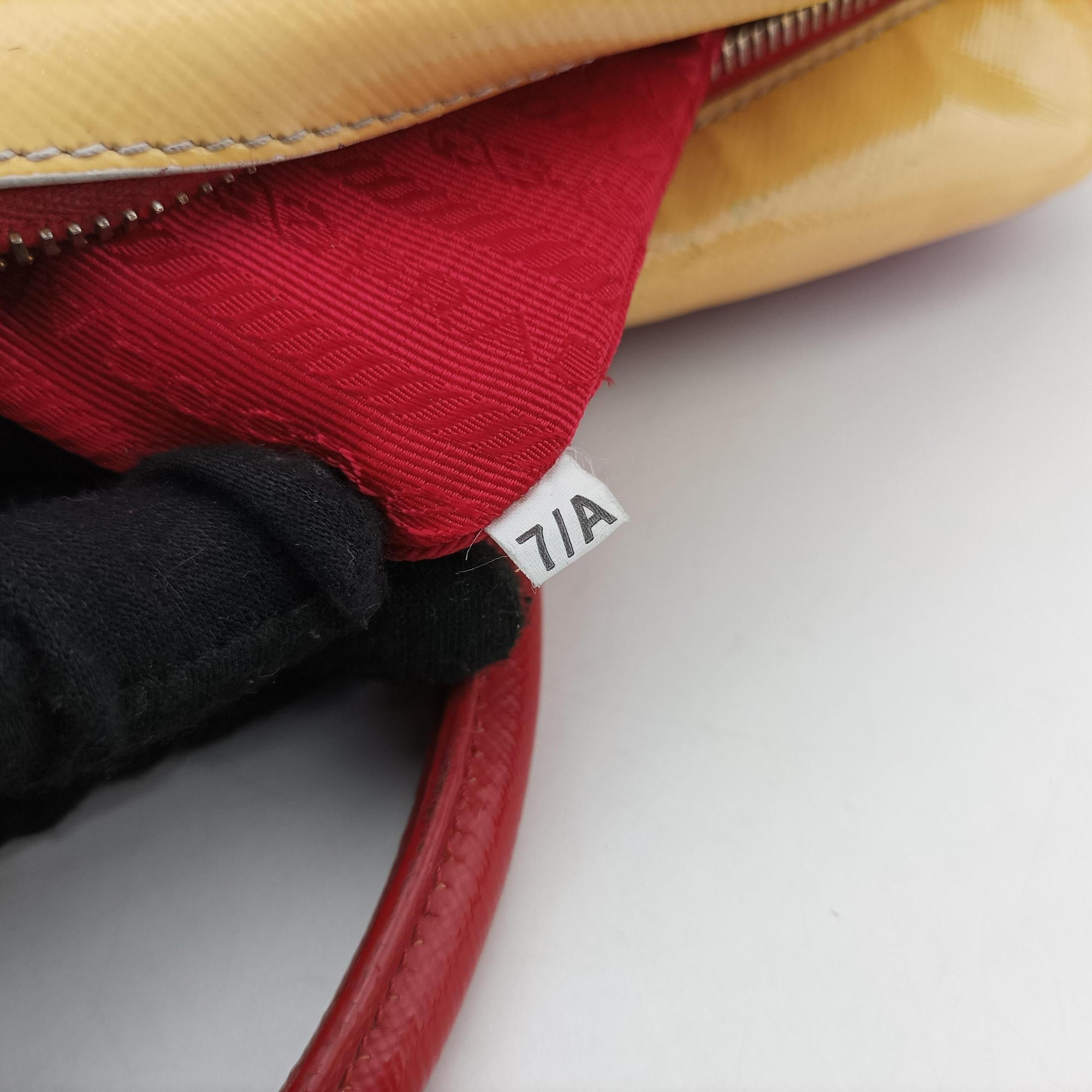 Triangle logo Red×Yellow Patent 7/Aトライアングル ロゴ レッド×イエロー パテント 7/A