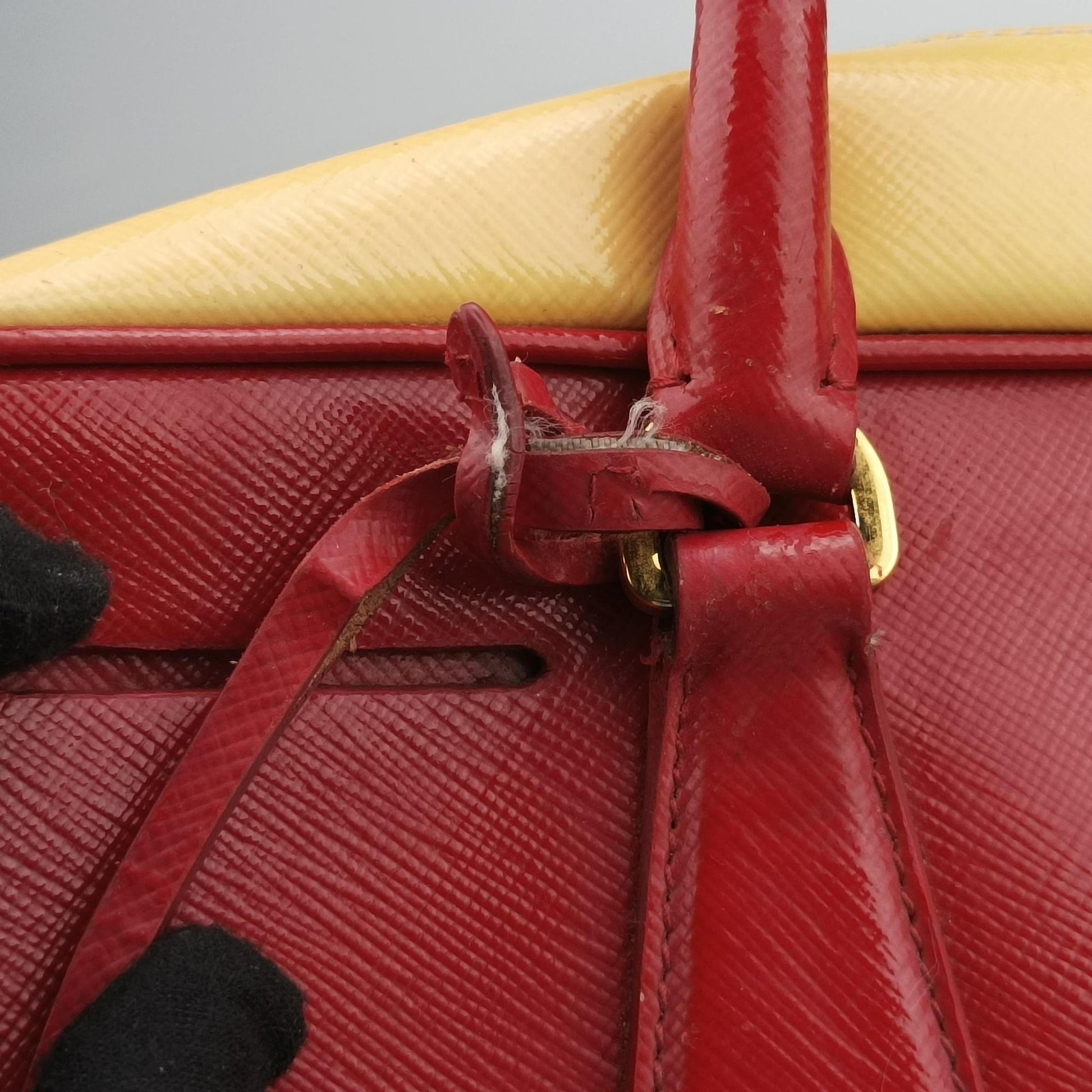 Triangle logo Red×Yellow Patent 7/Aトライアングル ロゴ レッド×イエロー パテント 7/A