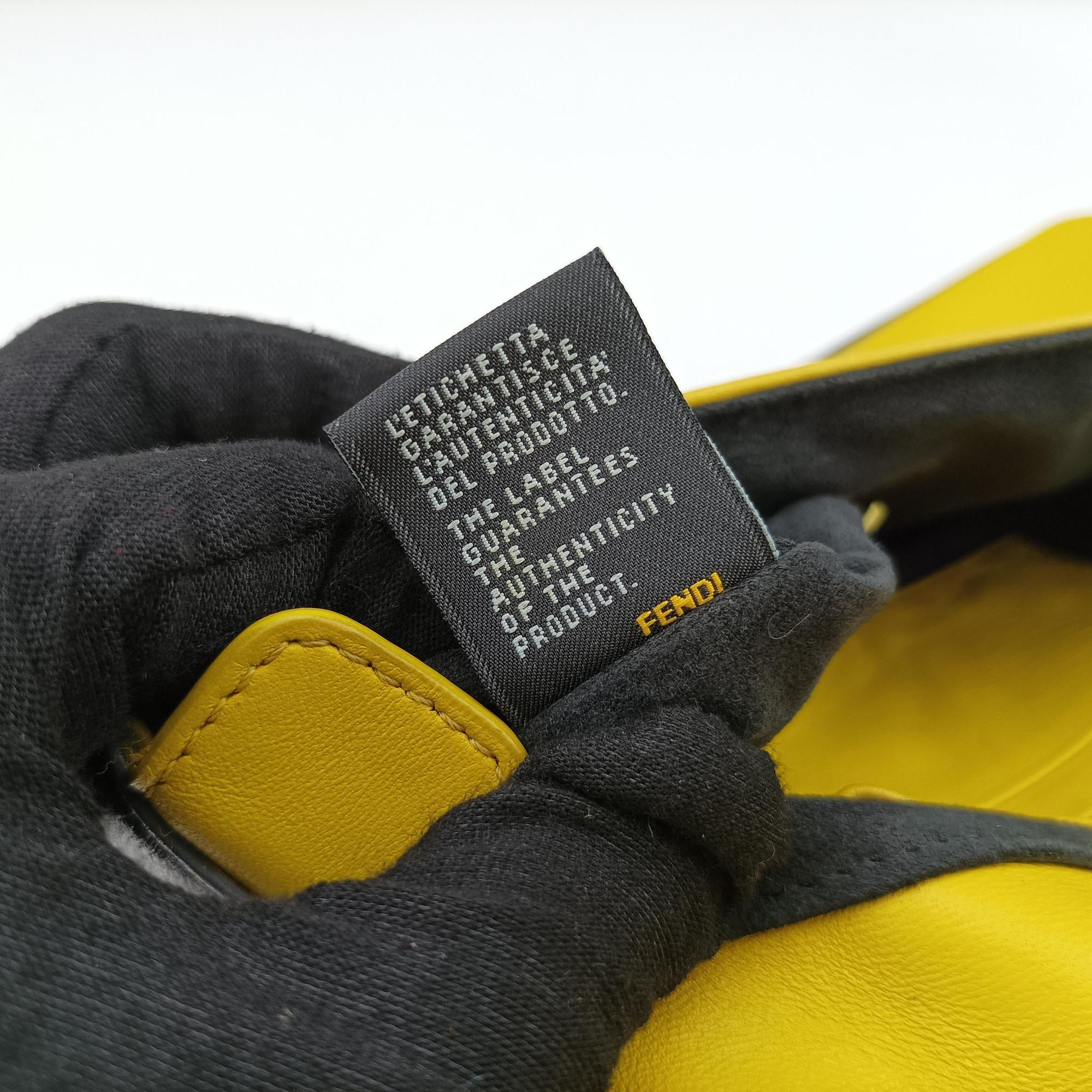 Mini Be Baguette Yellow × Black Leather 8M0315 8M0315-W20 149-0053ミニベバゲット イエロー × ブラック レザー 8M0315 8M0315-W20 149-0053
