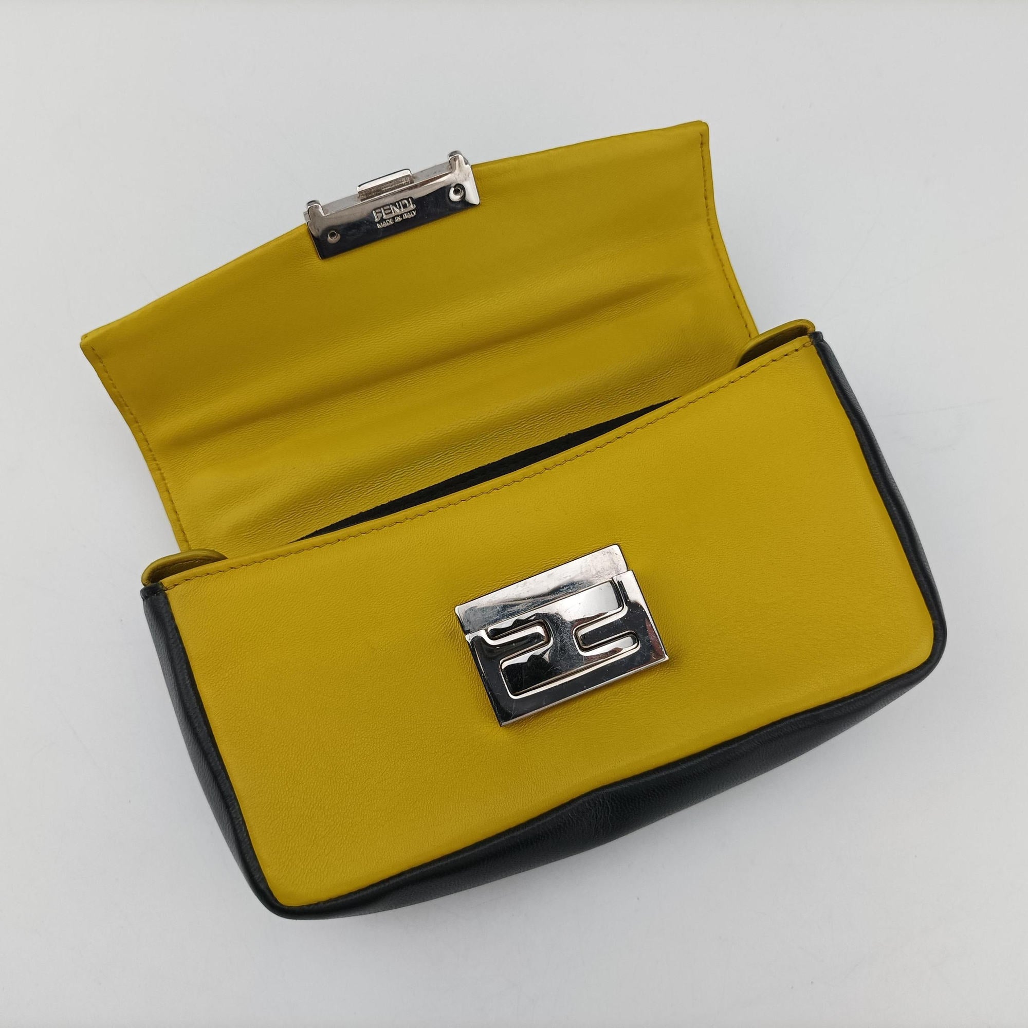 Mini Be Baguette Yellow × Black Leather 8M0315 8M0315-W20 149-0053ミニベバゲット イエロー × ブラック レザー 8M0315 8M0315-W20 149-0053