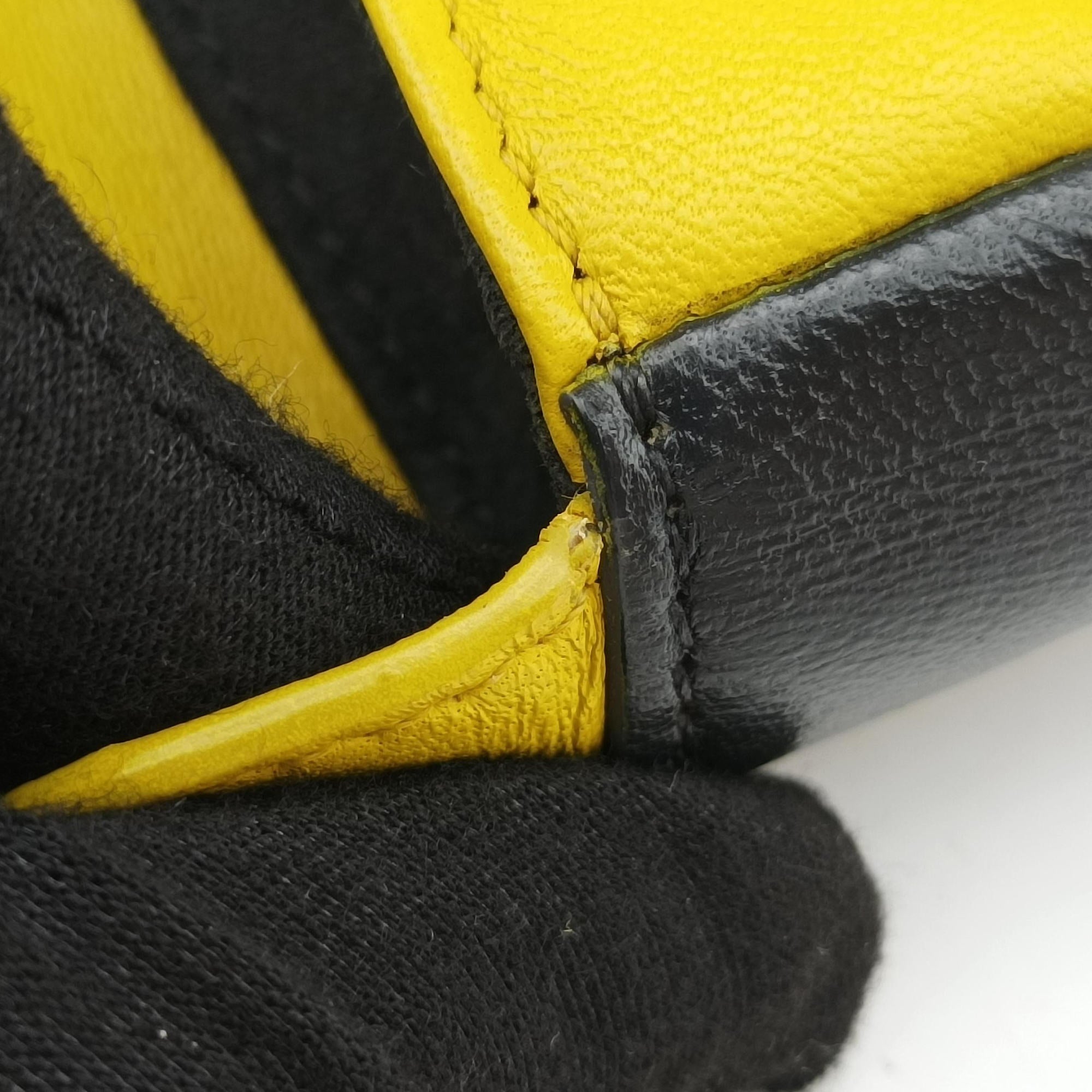 Mini Be Baguette Yellow × Black Leather 8M0315 8M0315-W20 149-0053ミニベバゲット イエロー × ブラック レザー 8M0315 8M0315-W20 149-0053