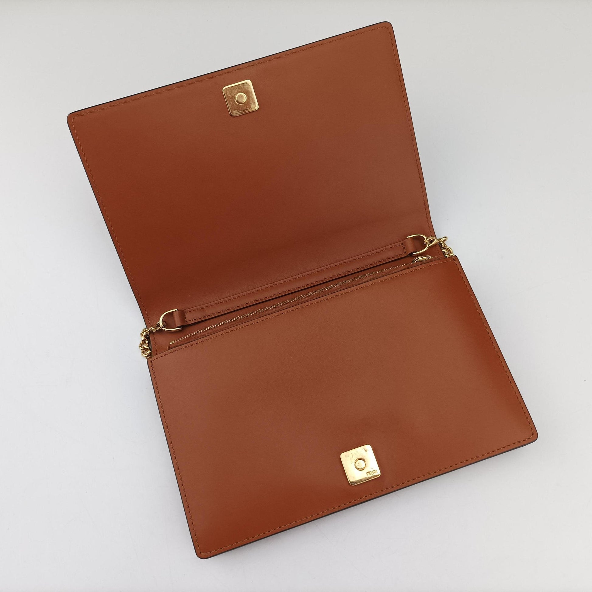 Roma Logo woc Brown Leather 8BS006 8BS006-AAYZ 218-3260ローマ ロゴ WOC ブラウン レザー 8BS006 8BS006-AAYZ 218-3260