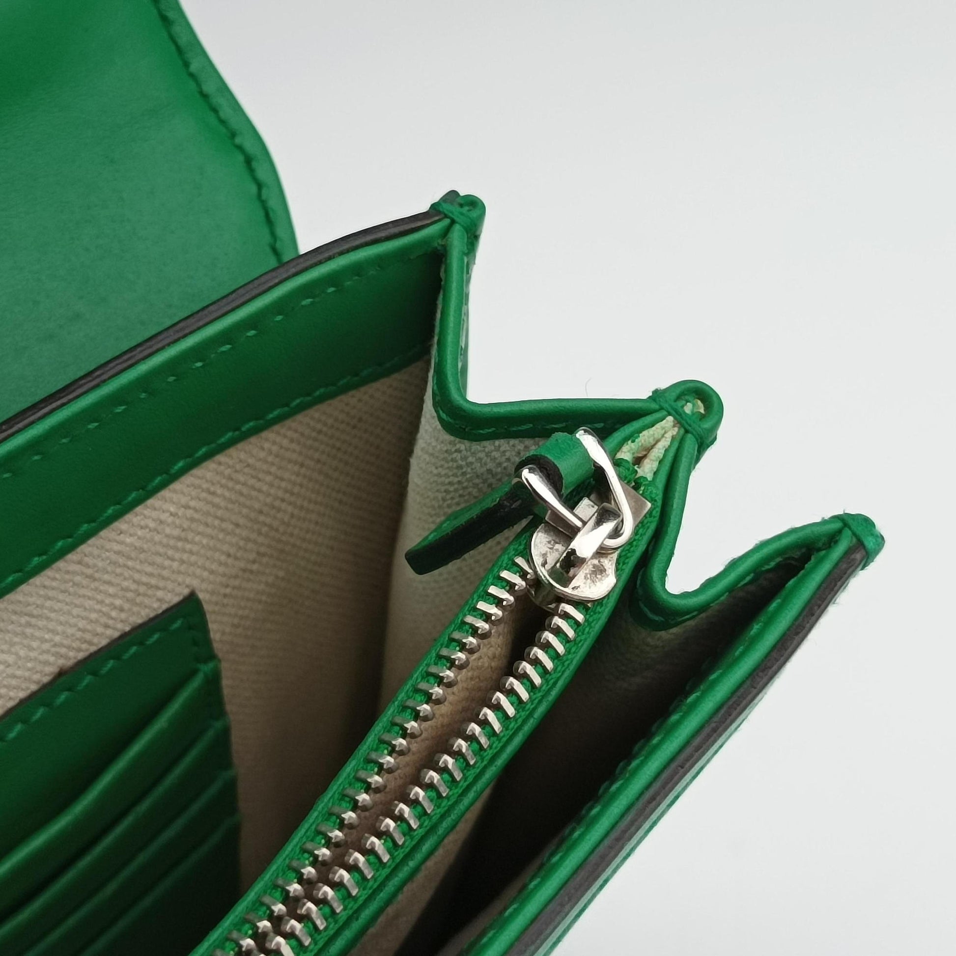 GG Embossed Messenger Bag Green Leather 625782 D033107394GGエンボス メッセンジャー グリーン レザー 625782 D033107394