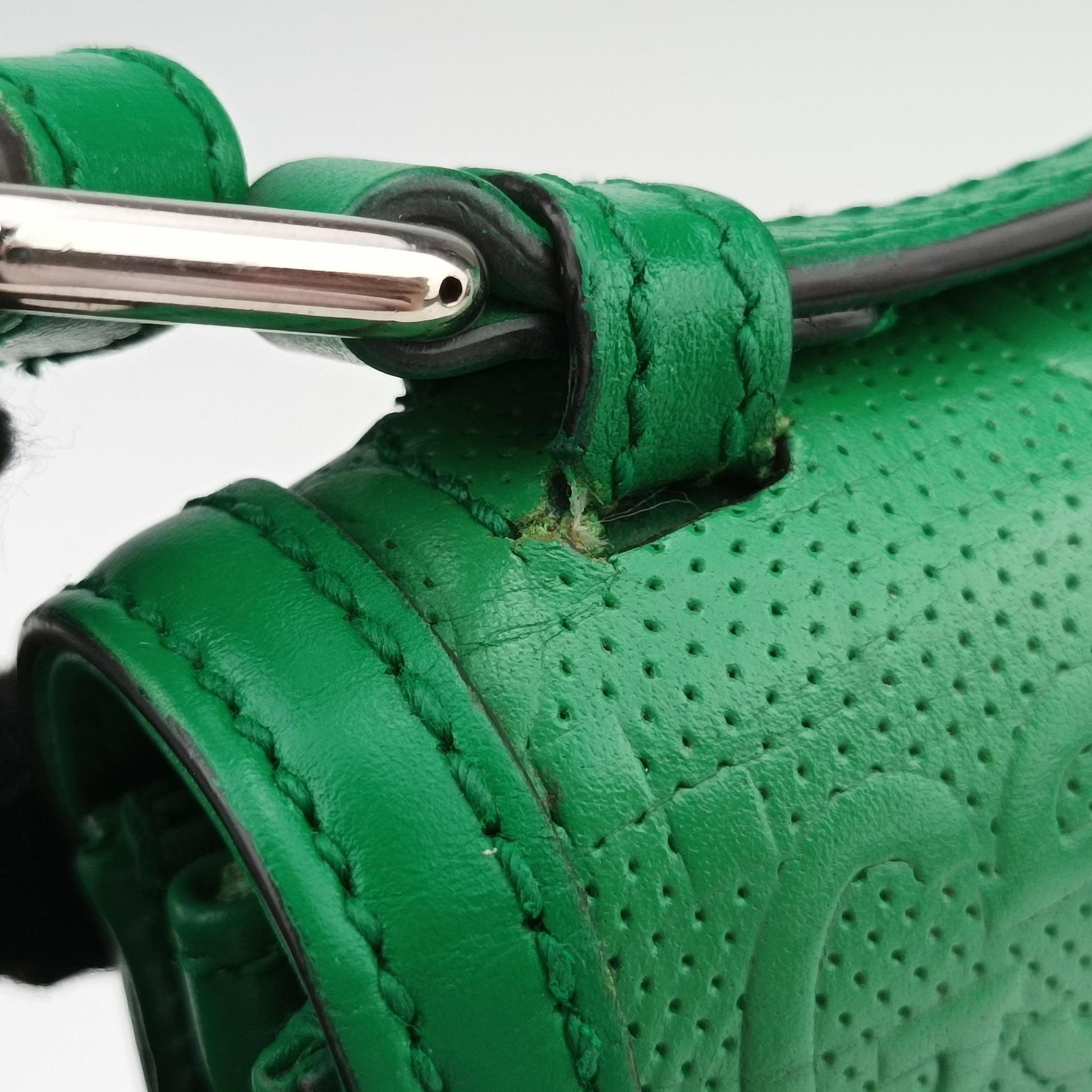 GG Embossed Messenger Bag Green Leather 625782 D033107394GGエンボス メッセンジャー グリーン レザー 625782 D033107394