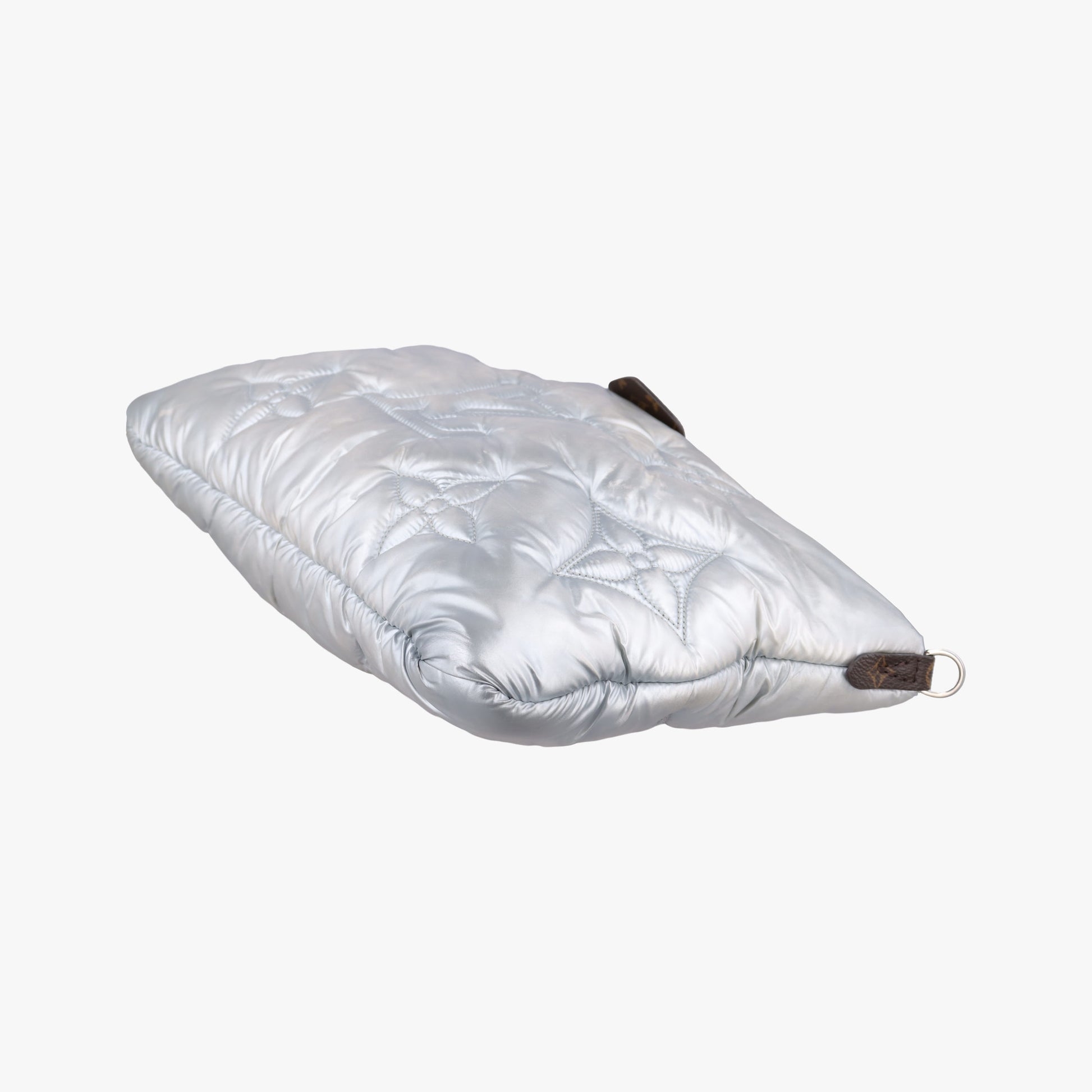 Maxi Multi Pochette Accessoires Silver Recycled metallic nylon M21057 IC Chipマキシ ミュルティ ポシェット アクセソワール シルバー リサイクル メタリック ナイロン M21057 ICチップ
