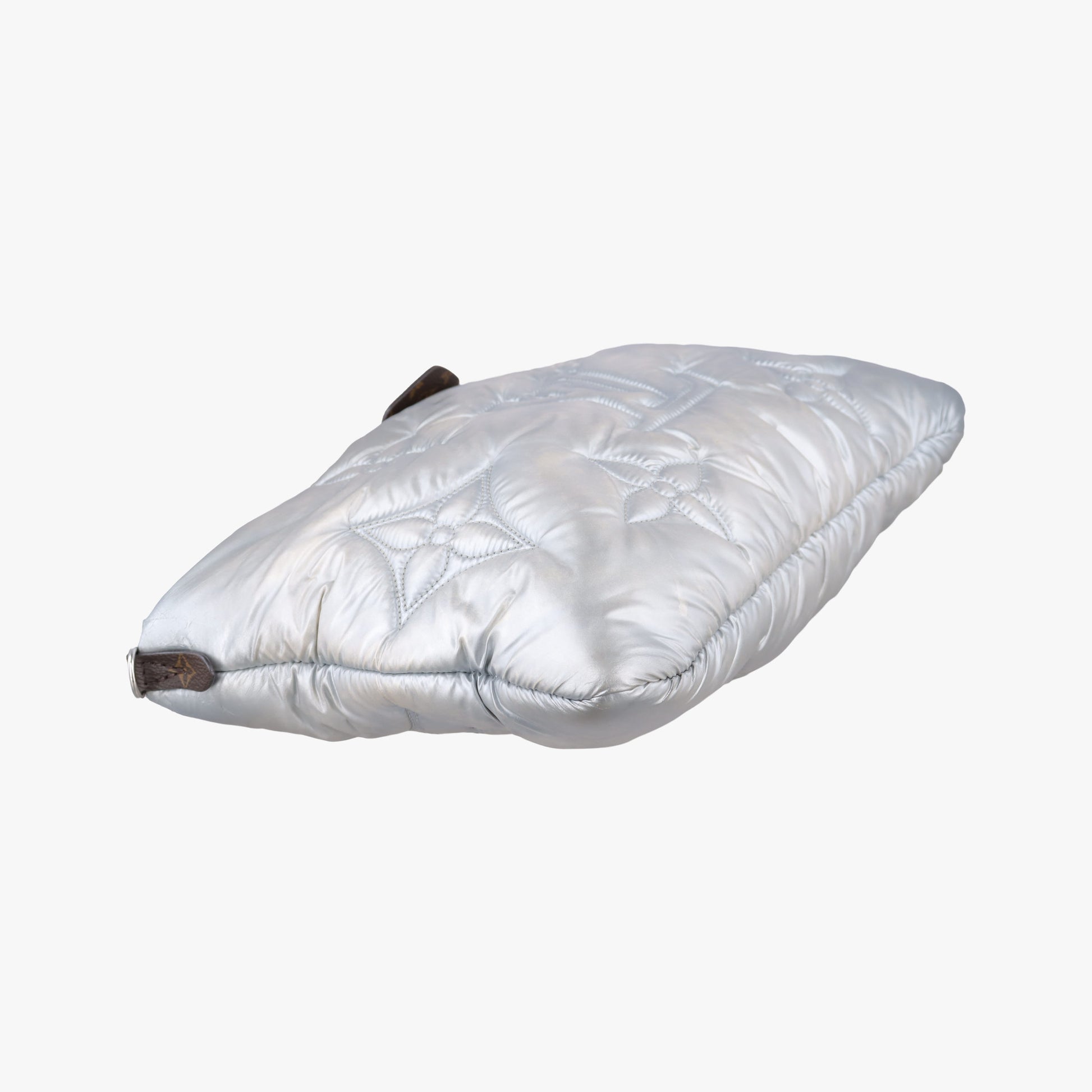 Maxi Multi Pochette Accessoires Silver Recycled metallic nylon M21057 IC Chipマキシ ミュルティ ポシェット アクセソワール シルバー リサイクル メタリック ナイロン M21057 ICチップ
