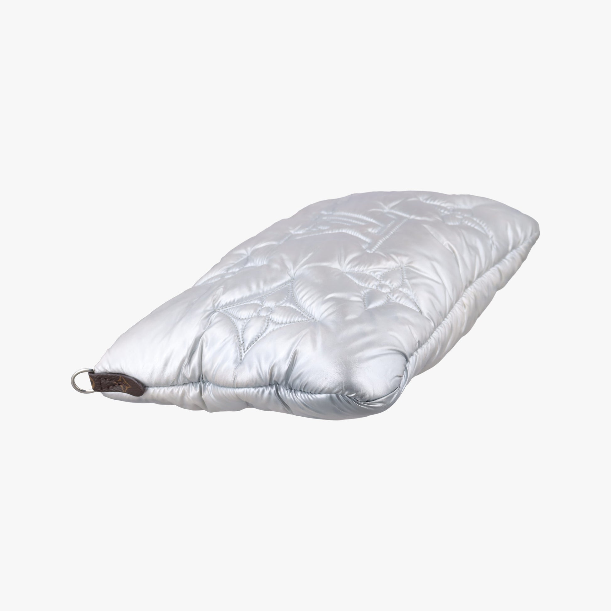 Maxi Multi Pochette Accessoires Silver Recycled metallic nylon M21057 IC Chipマキシ ミュルティ ポシェット アクセソワール シルバー リサイクル メタリック ナイロン M21057 ICチップ