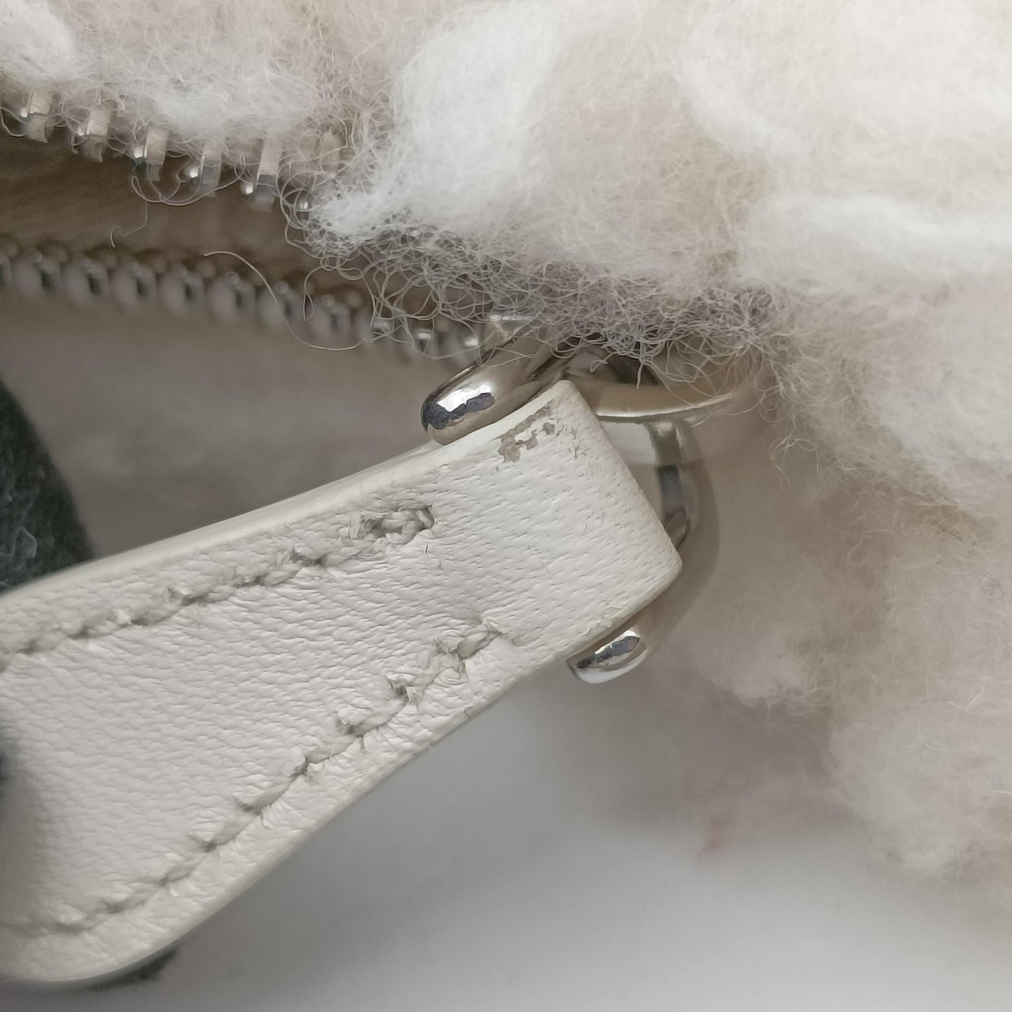 Re-Edition 2000 White Sheep Fur × Nylon Trims 1NE515 31/A3リエディション 2000 ホワイト シープファー × テスート 1NE515 31/A3