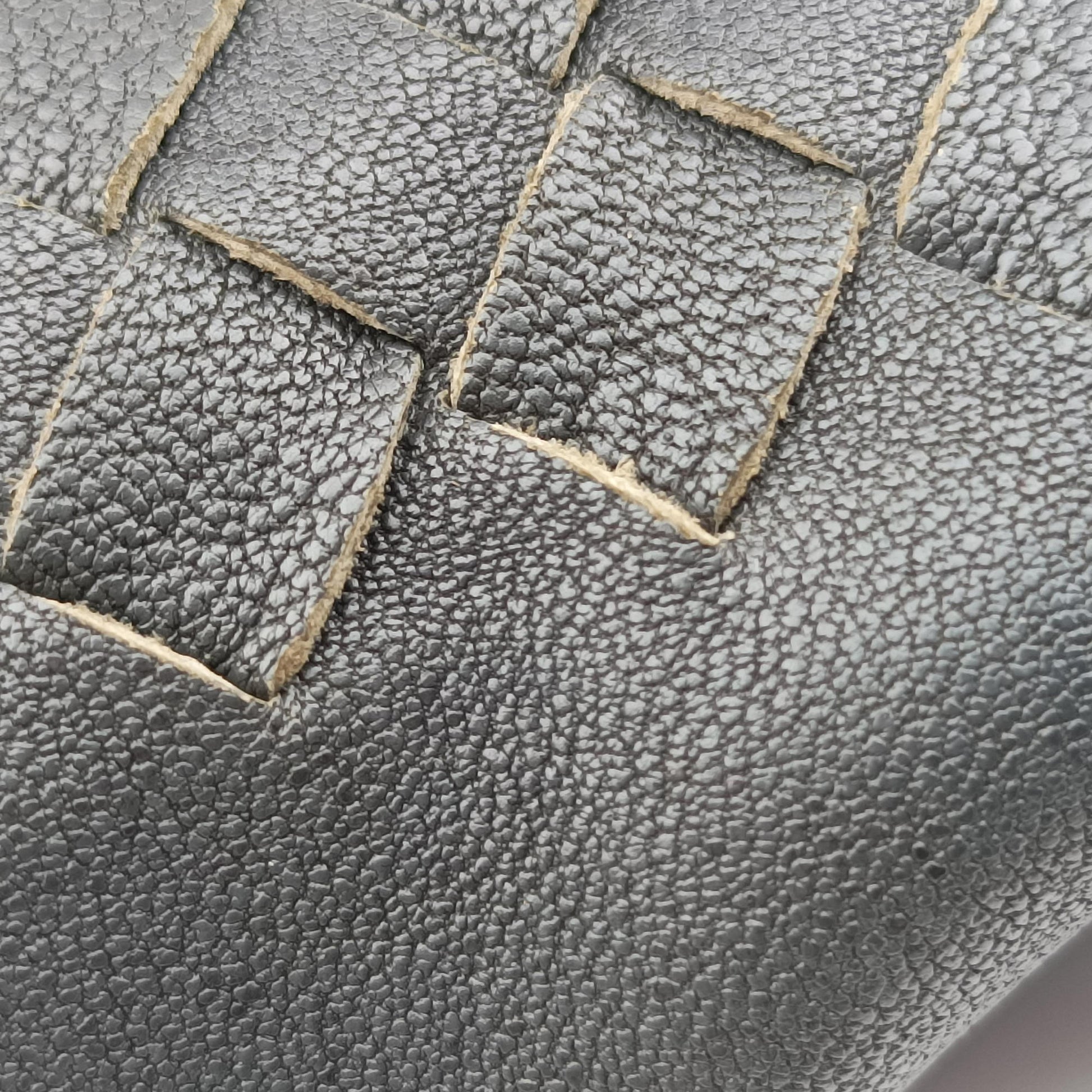 Intrecciato Gray × Brown × Pink lambskin B05420219Xイントレチャート グレー × ブラウン × ピンク ラムスキン B05420219X