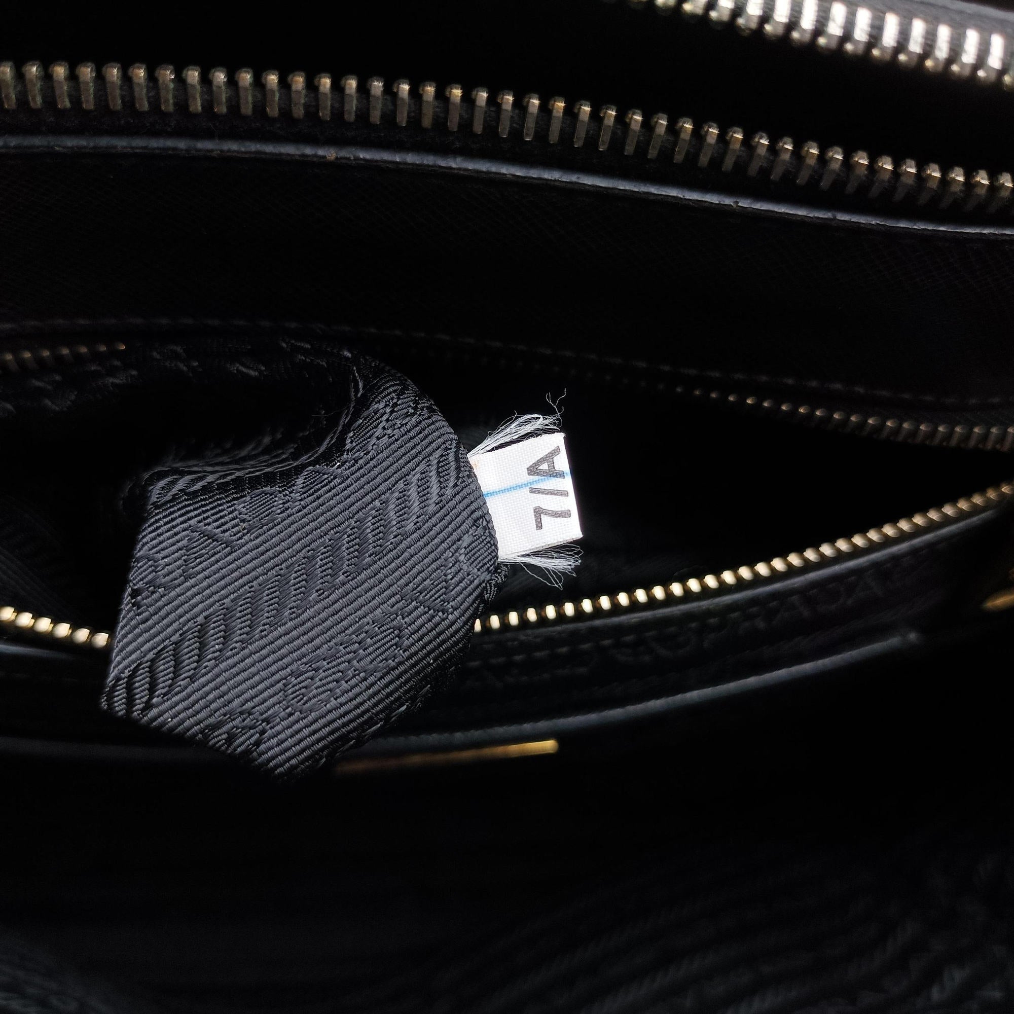 Galleria Black SAFFIANO Leather BN2274 7/A 208ガレリア ブラック サフィアーノレザー BN2274 7/A 208