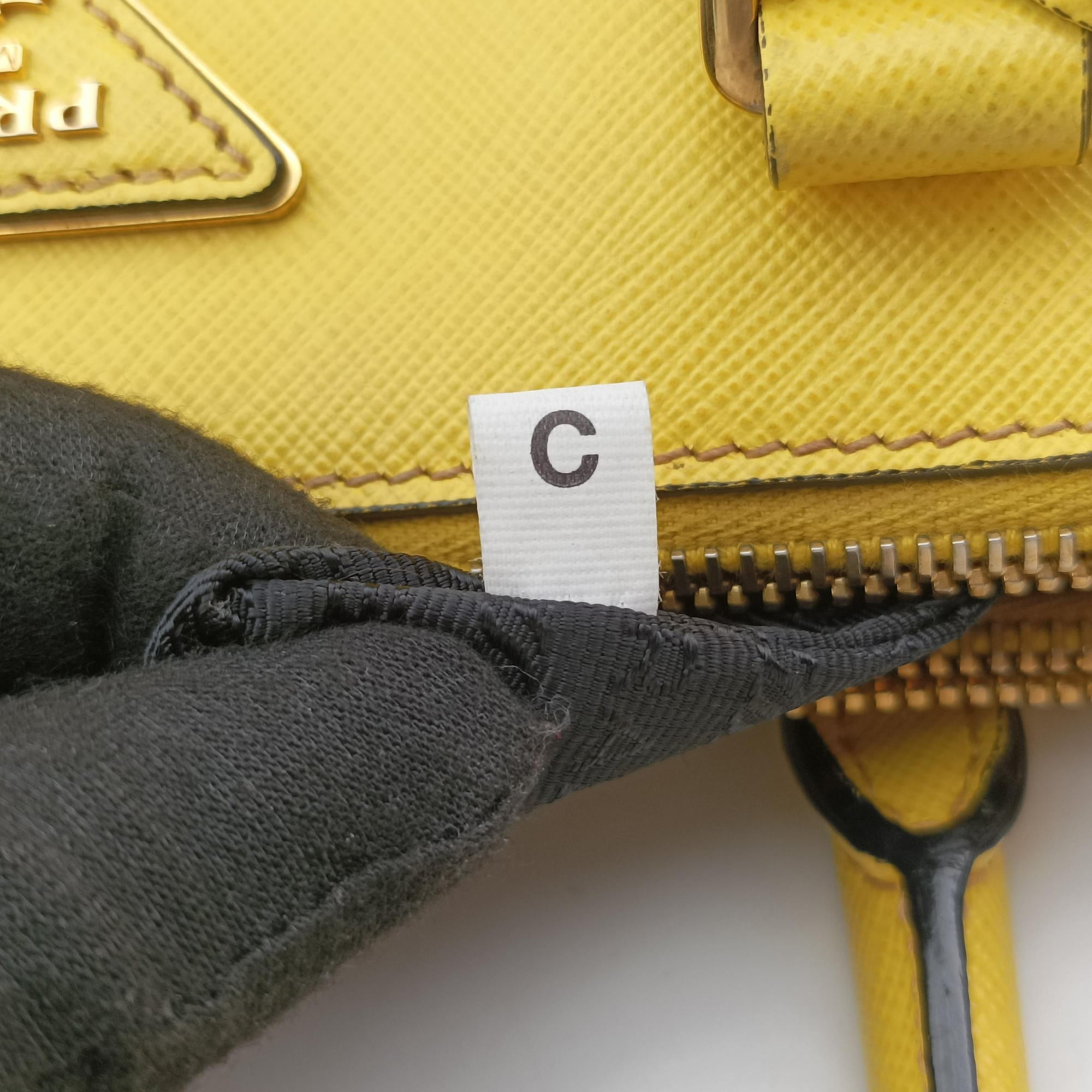 Galleria Yellow SAFFIANO Leather BN2274 7 Cガレリア イエロー サフィアーノレザー BN2274 7 C