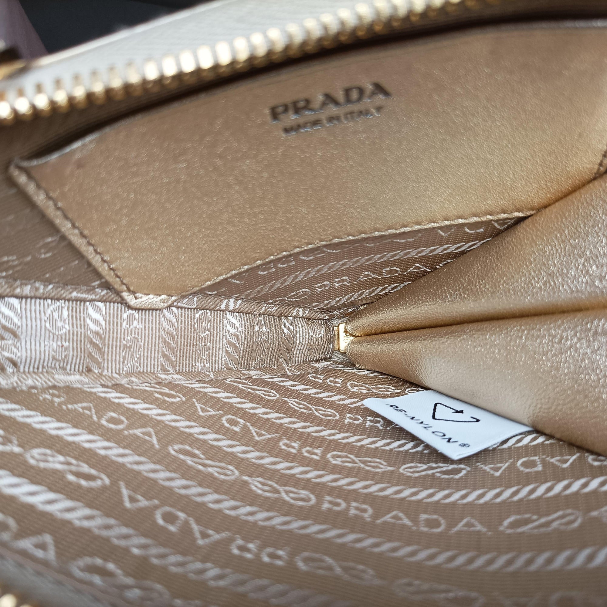 Triangle Crystal Golden Leather 1NR015 234トライアングル ゴールド レザー 1NR015 234