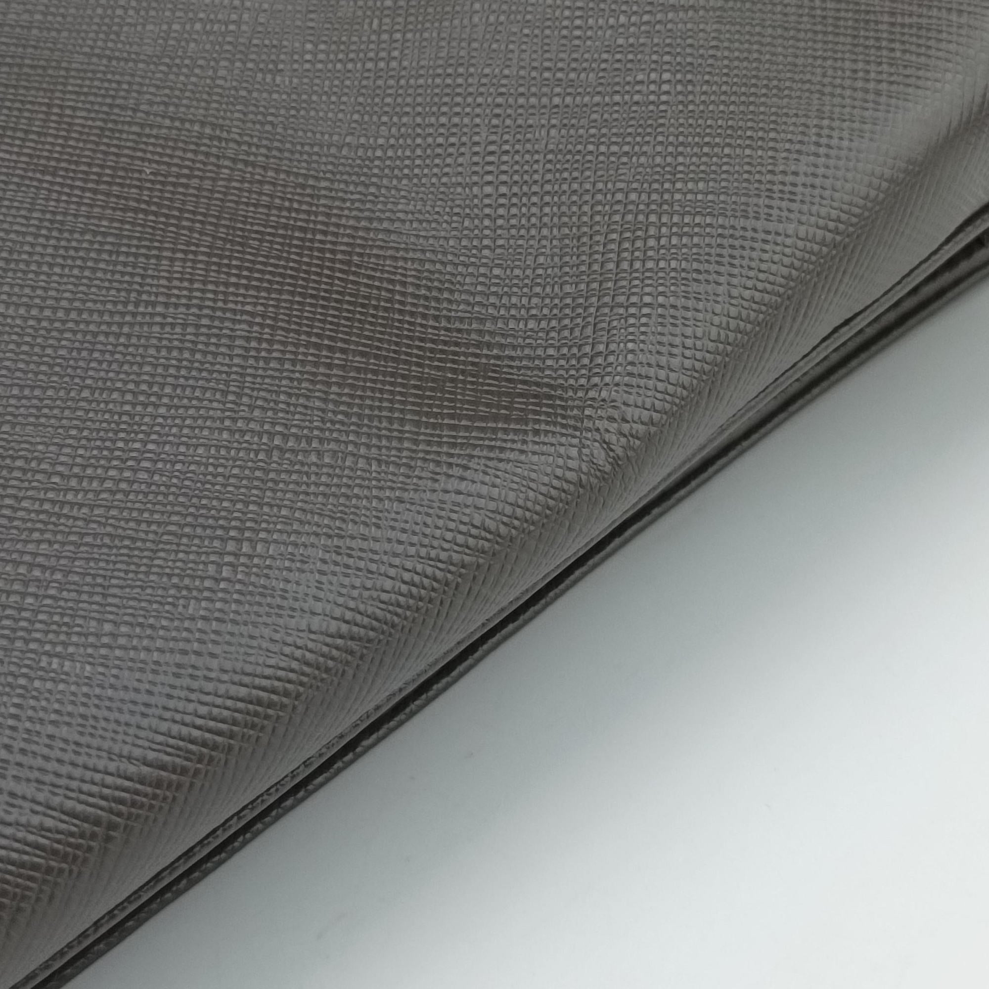 Triangle Logo Plate Grey Saffiano Leather 178589 7 D三角 ロゴ プレート グレー サフィアーノレザー 178589 7 D