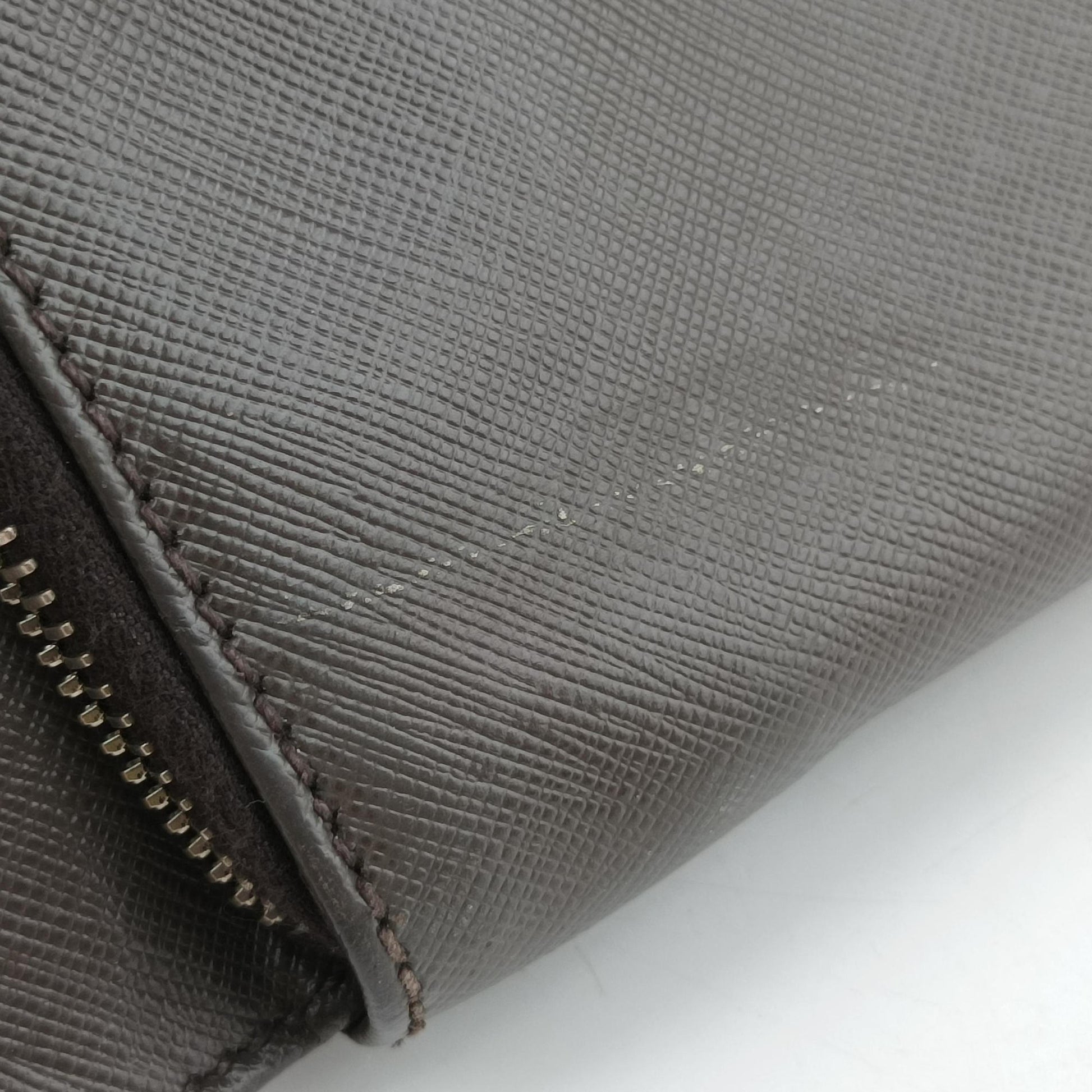 Triangle Logo Plate Grey Saffiano Leather 178589 7 D三角 ロゴ プレート グレー サフィアーノレザー 178589 7 D