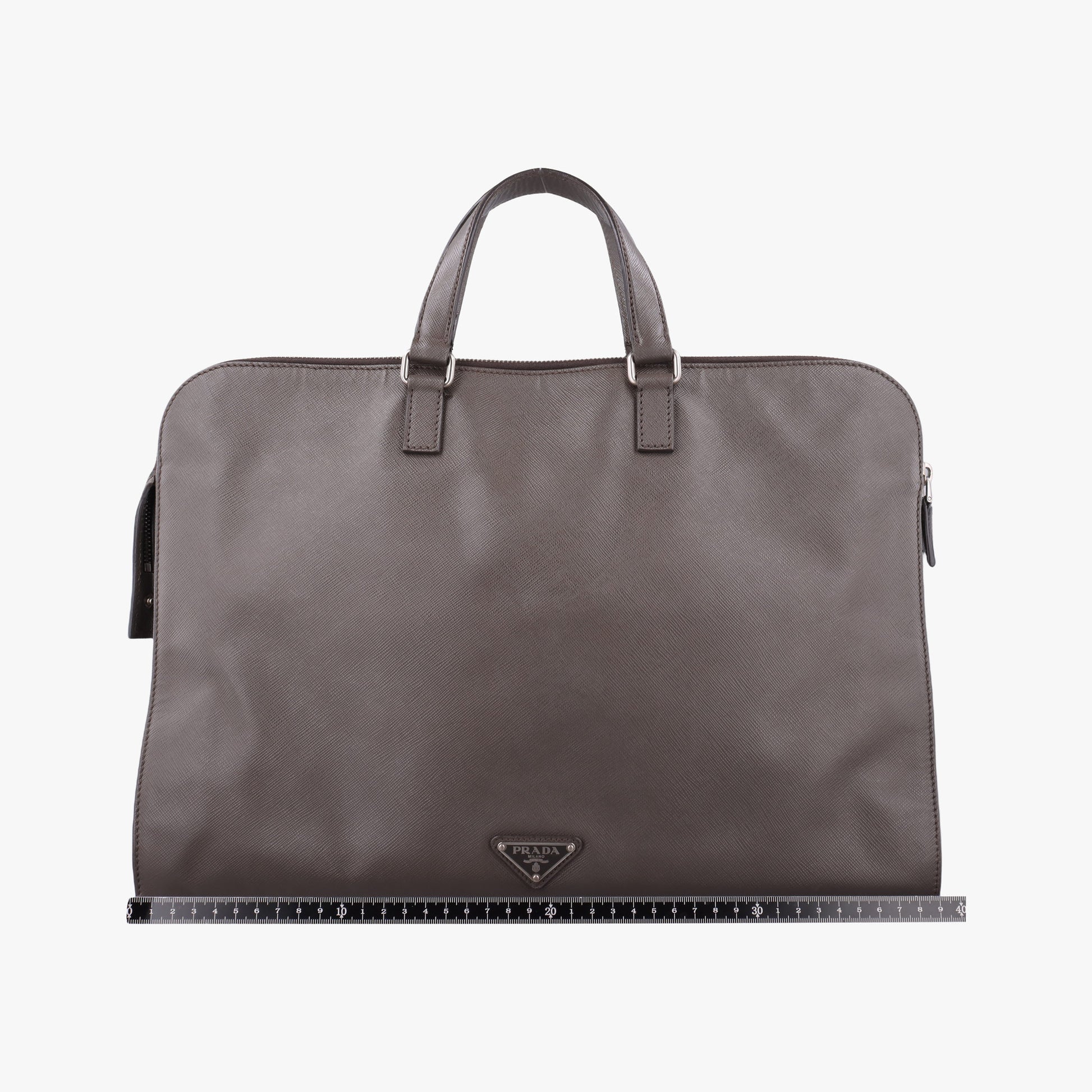 Triangle Logo Plate Grey Saffiano Leather 178589 7 D三角 ロゴ プレート グレー サフィアーノレザー 178589 7 D