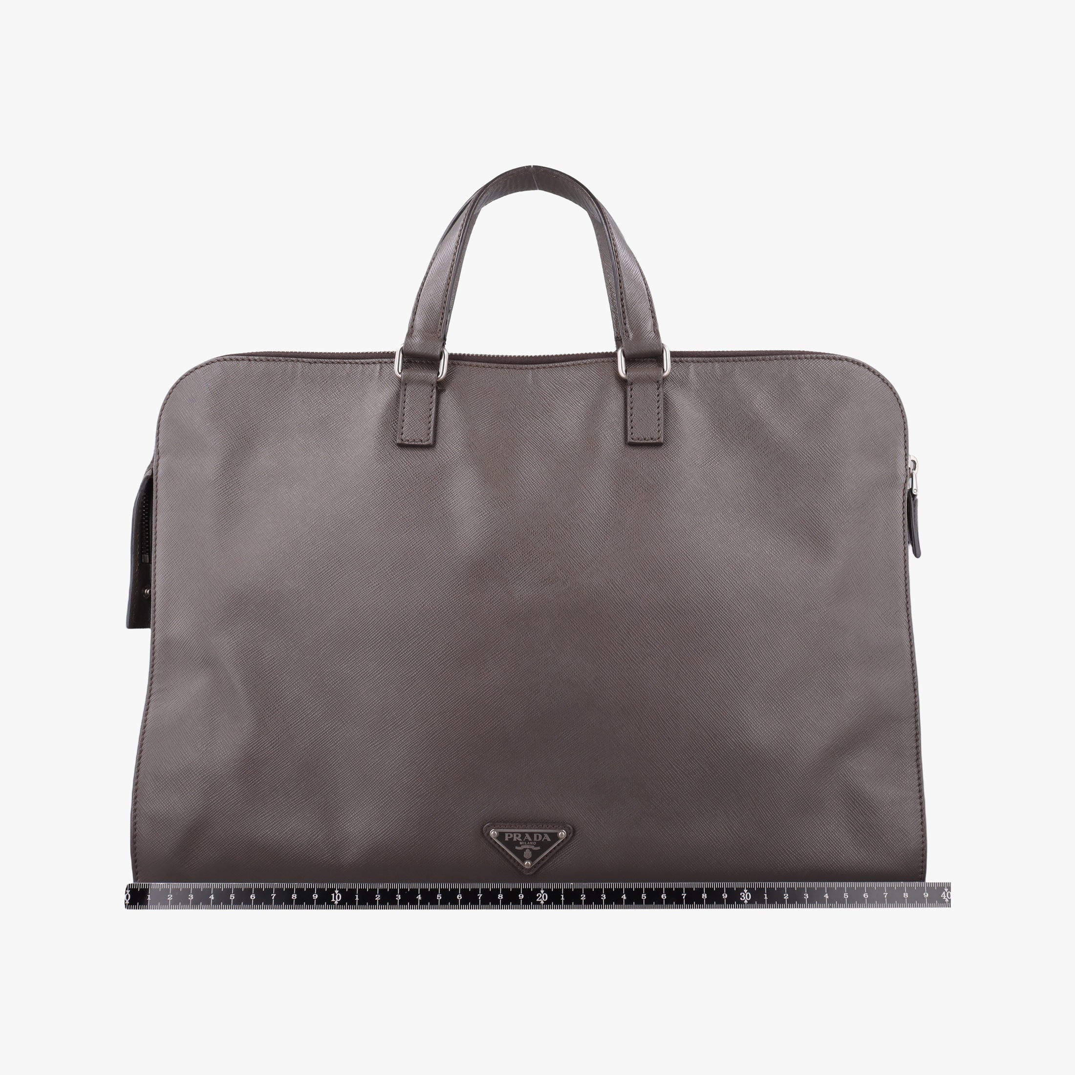 Triangle Logo Plate Grey Saffiano Leather 178589 7 D三角 ロゴ プレート グレー サフィアーノレザー 178589 7 D