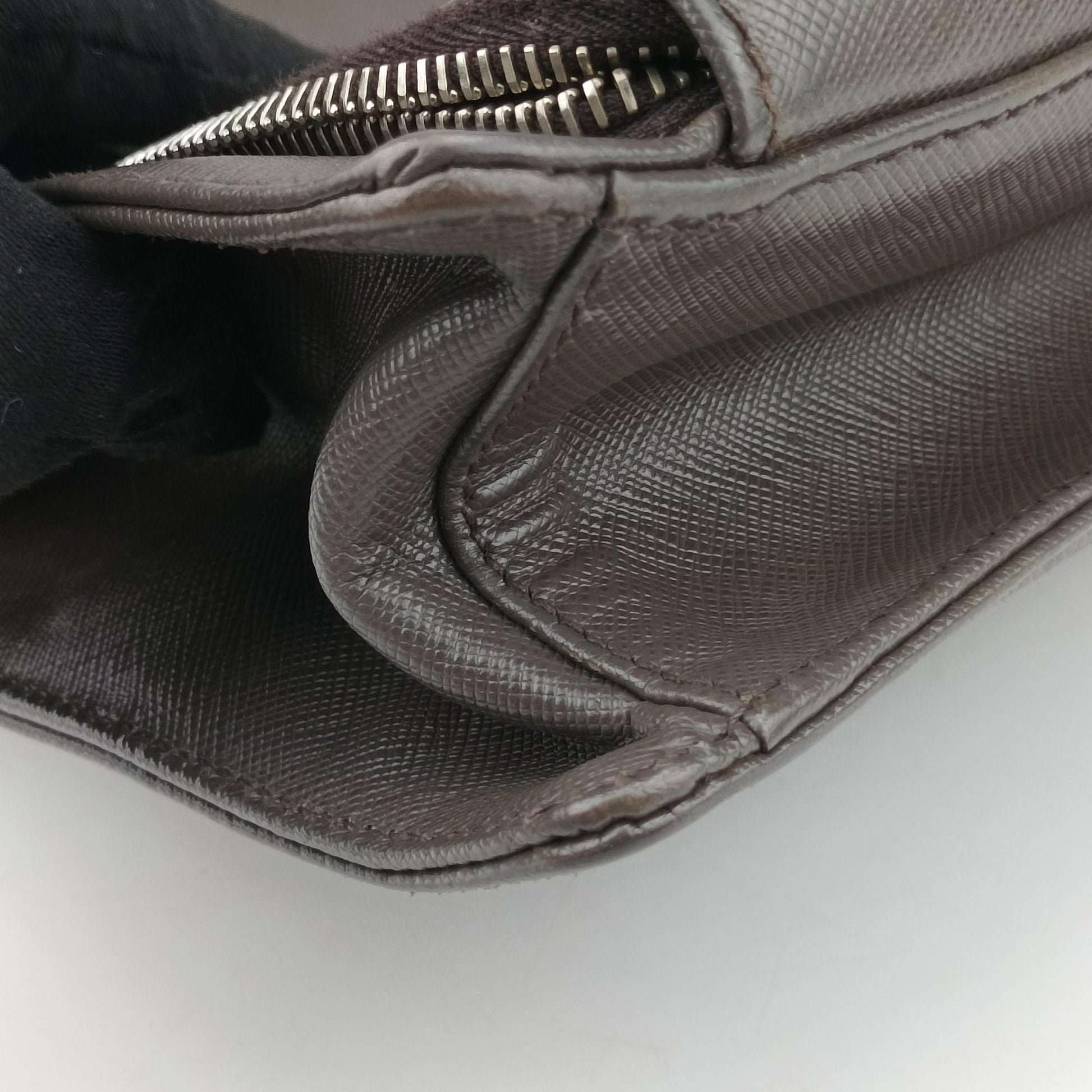 Triangle Logo Plate Grey Saffiano Leather 178589 7 D三角 ロゴ プレート グレー サフィアーノレザー 178589 7 D