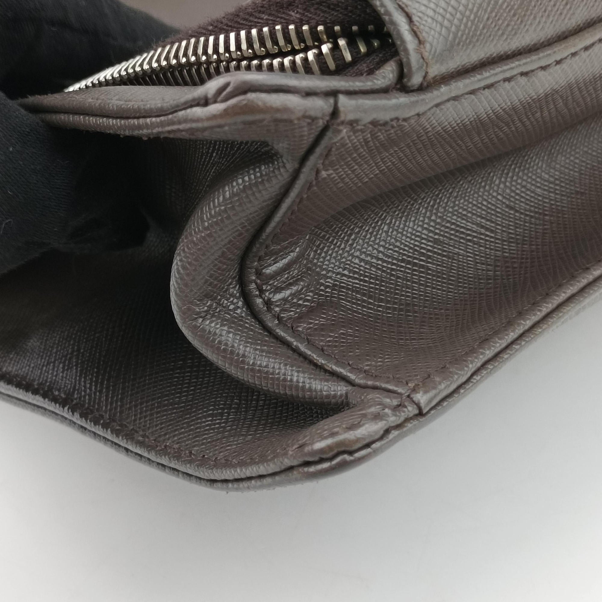 Triangle Logo Plate Grey Saffiano Leather 178589 7 D三角 ロゴ プレート グレー サフィアーノレザー 178589 7 D