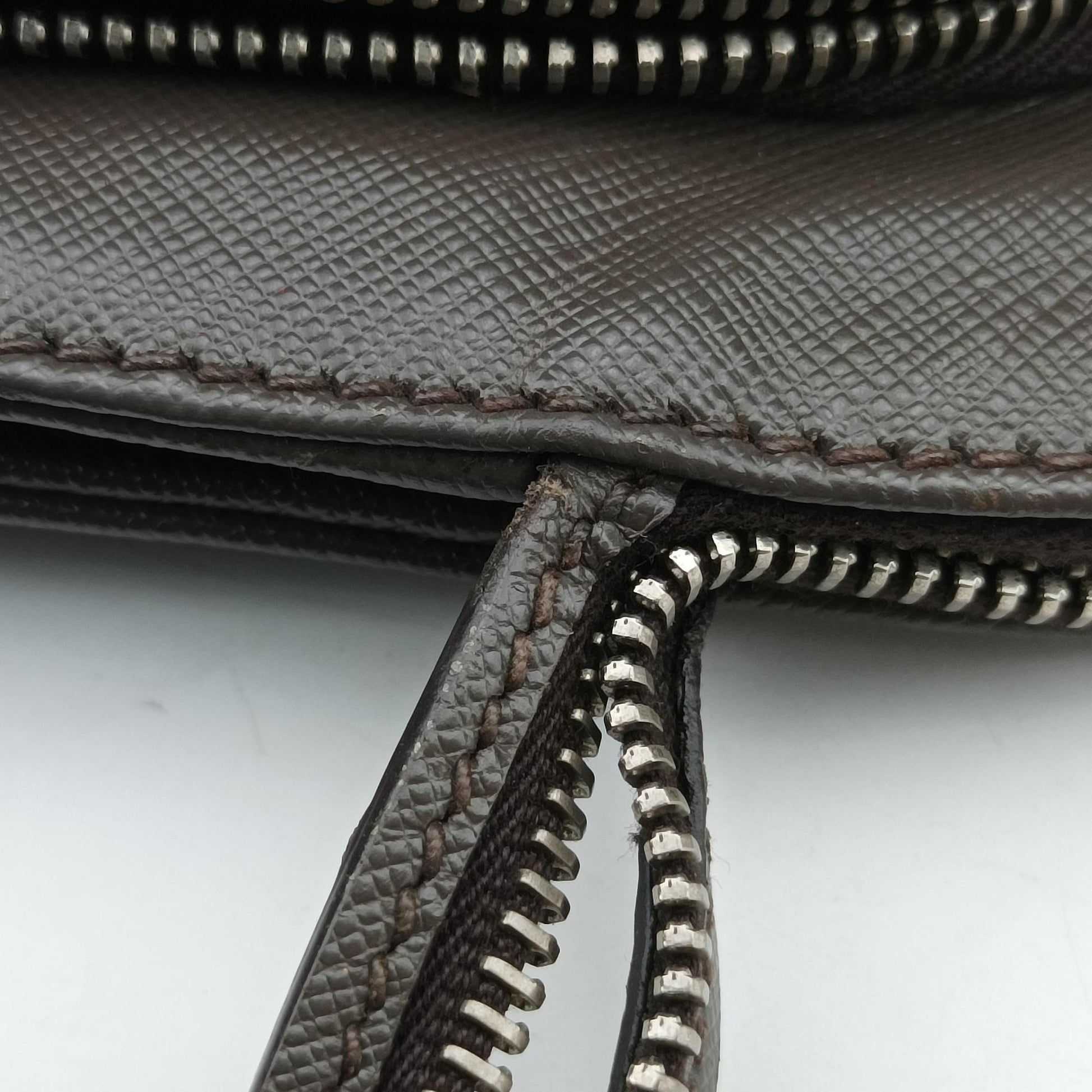 Triangle Logo Plate Grey Saffiano Leather 178589 7 D三角 ロゴ プレート グレー サフィアーノレザー 178589 7 D