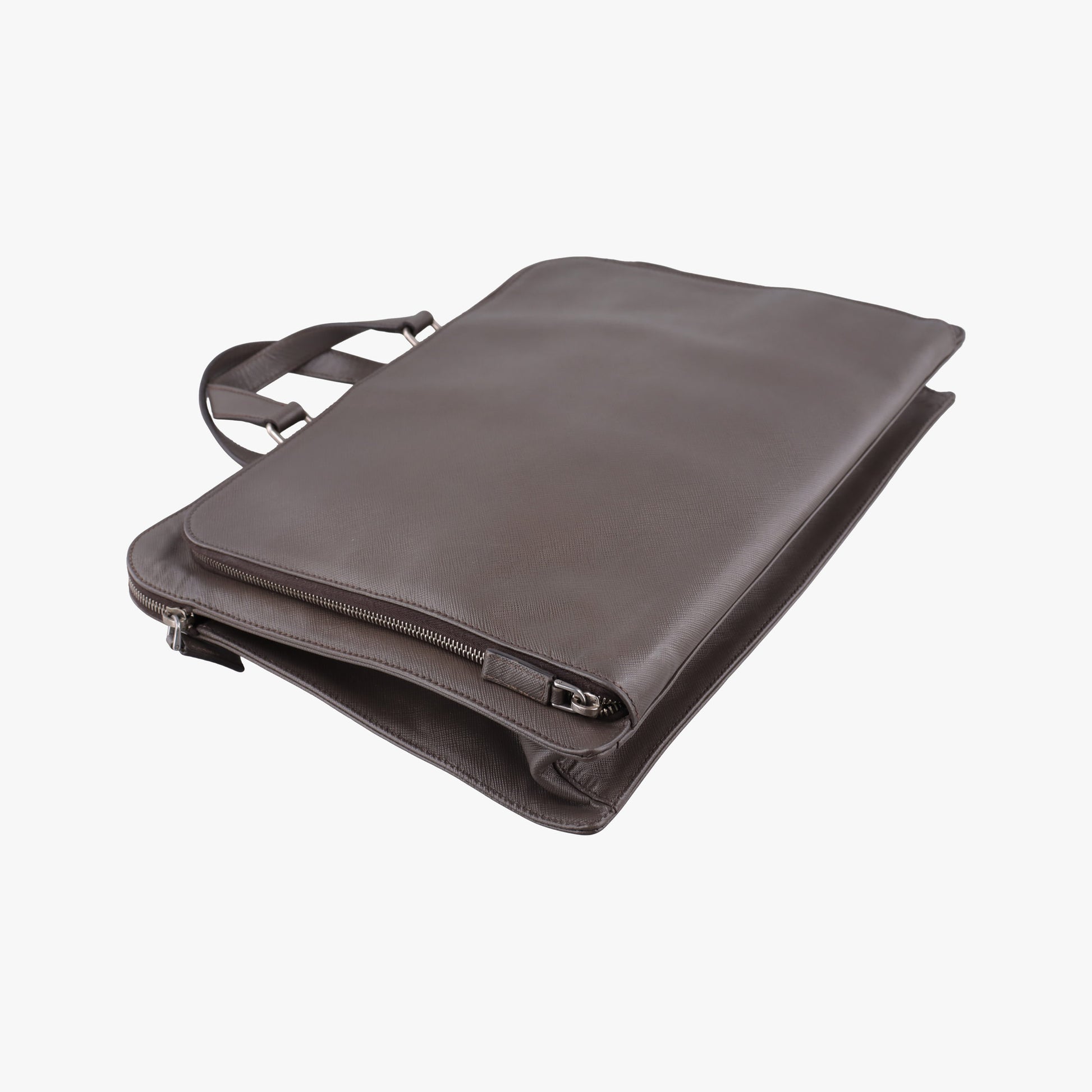 Triangle Logo Plate Grey Saffiano Leather 178589 7 D三角 ロゴ プレート グレー サフィアーノレザー 178589 7 D