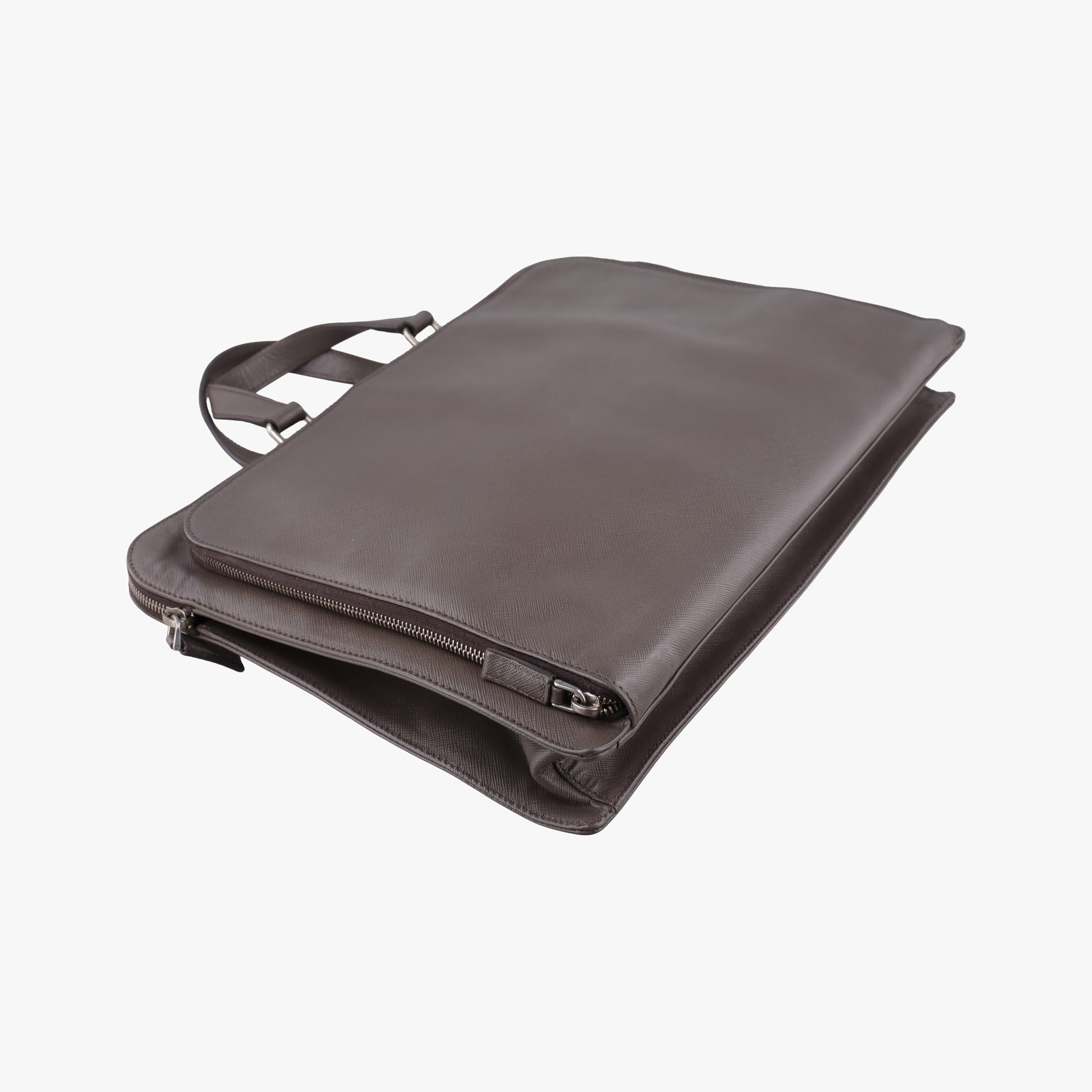 Triangle Logo Plate Grey Saffiano Leather 178589 7 D三角 ロゴ プレート グレー サフィアーノレザー 178589 7 D