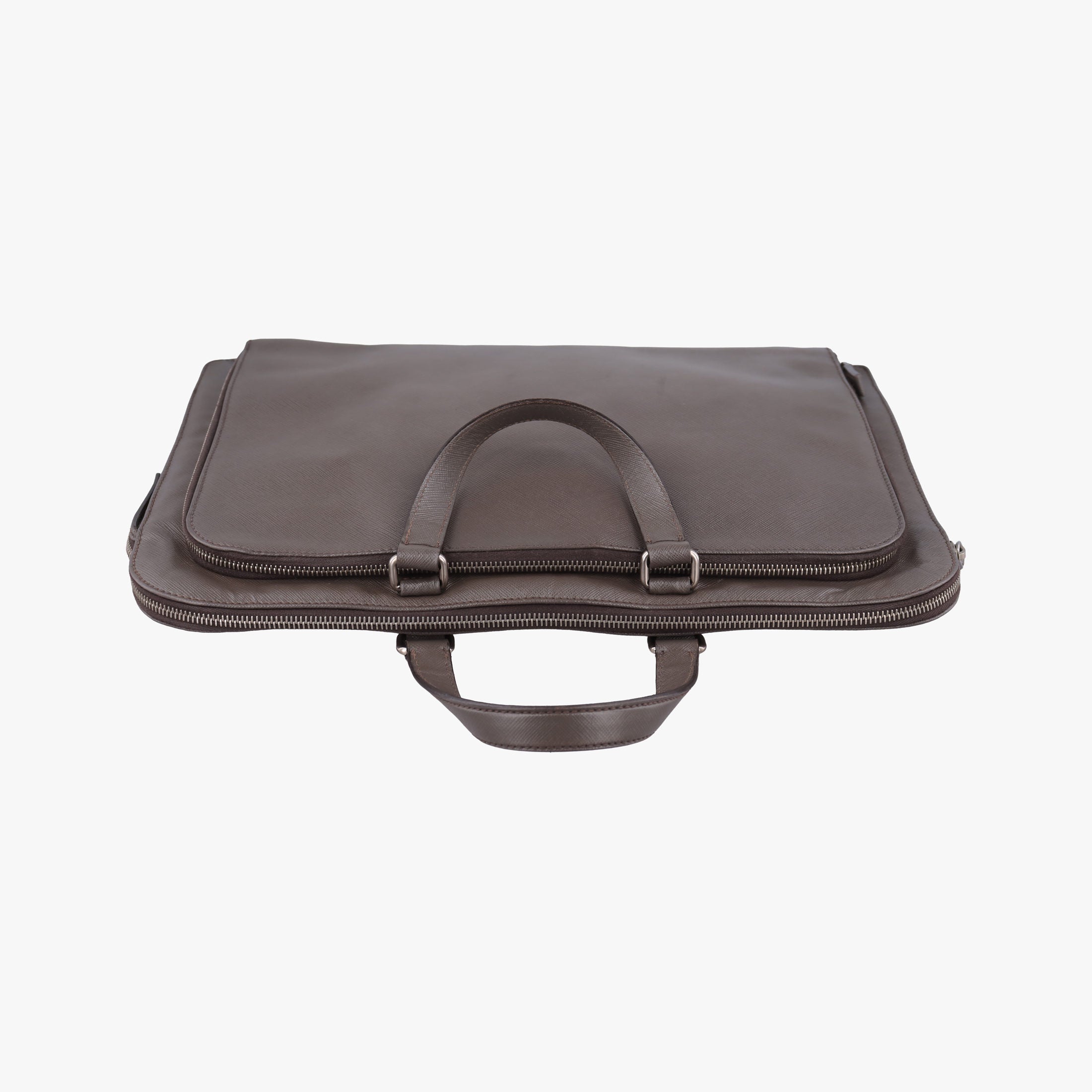 Triangle Logo Plate Grey Saffiano Leather 178589 7 D三角 ロゴ プレート グレー サフィアーノレザー 178589 7 D