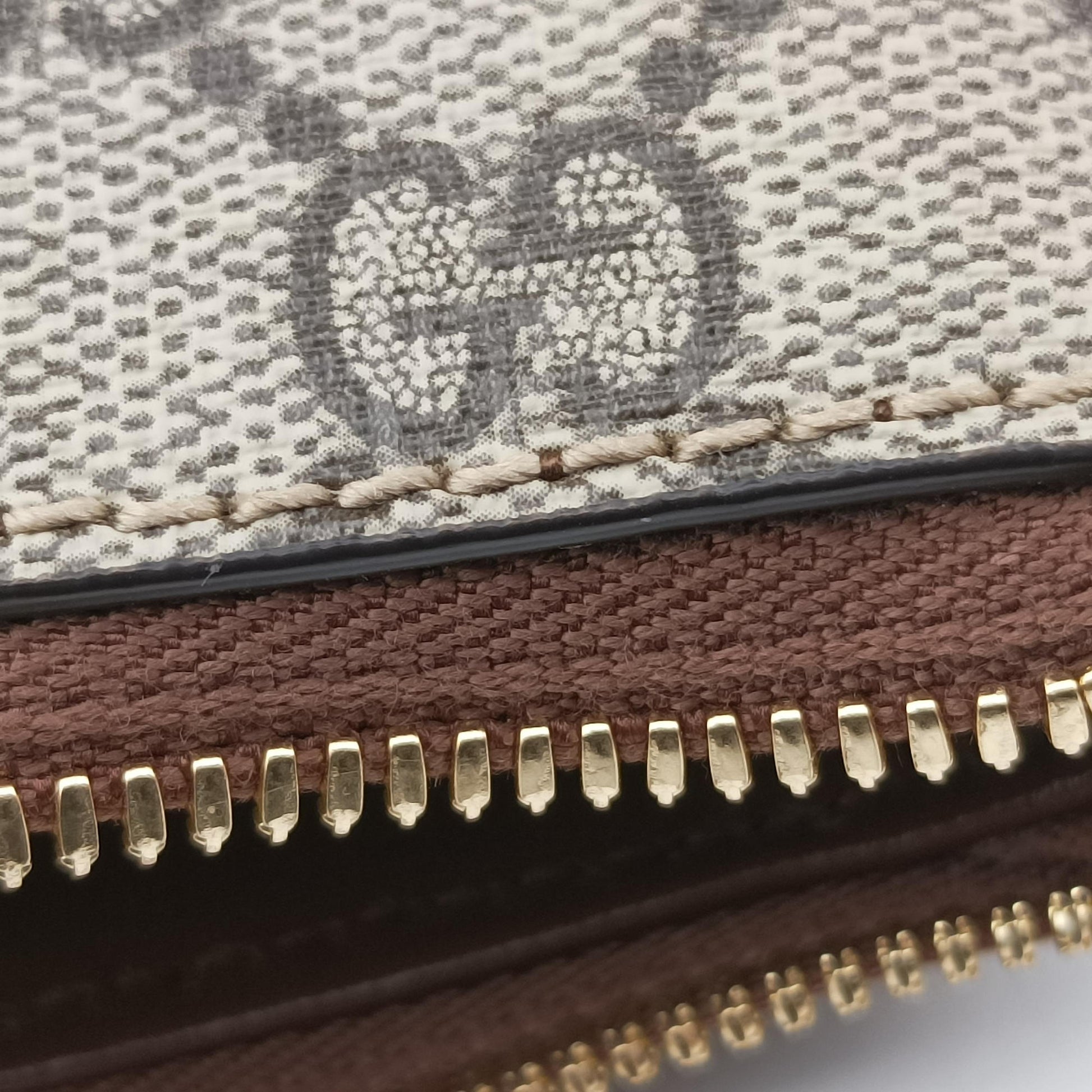 Interlocking G Messenger Beige × Brown PVC coated canvas× Leather 723306 D039085555インターロッキングG ベージュ × ブラウン PVCコーティングキャンバス× レザー 723306 D039085555