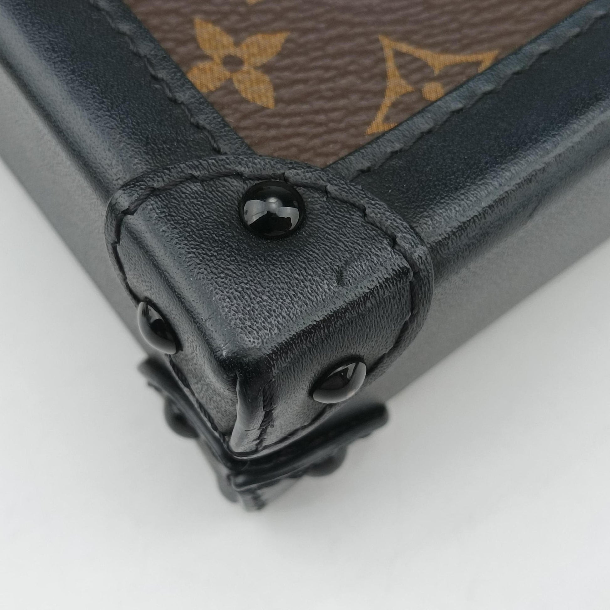 Vertical Trunk Pochette Brown×Black Monogram Canvas x leather M63913 FZ4199 IC Chipポシェット トランクヴェルティカル ブラウンxブラック モノグラムキャンバス×レザー M63913 FZ4199 ICチップ