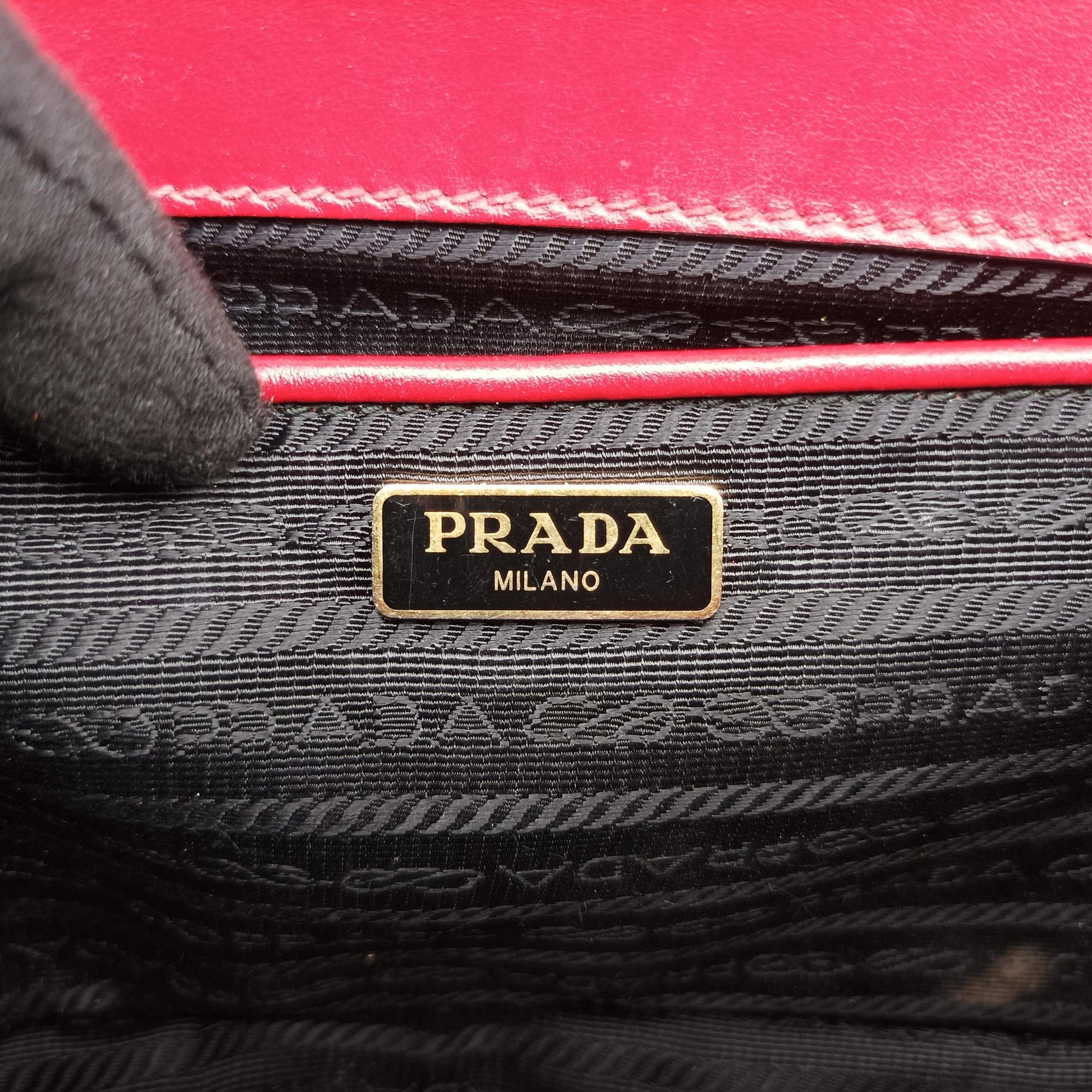 Triangle Logo Red SAFFIANO Leather 1BD200 25 Hトライアングルロゴ レッド サフィアーノレザー 1BD200 25 H
