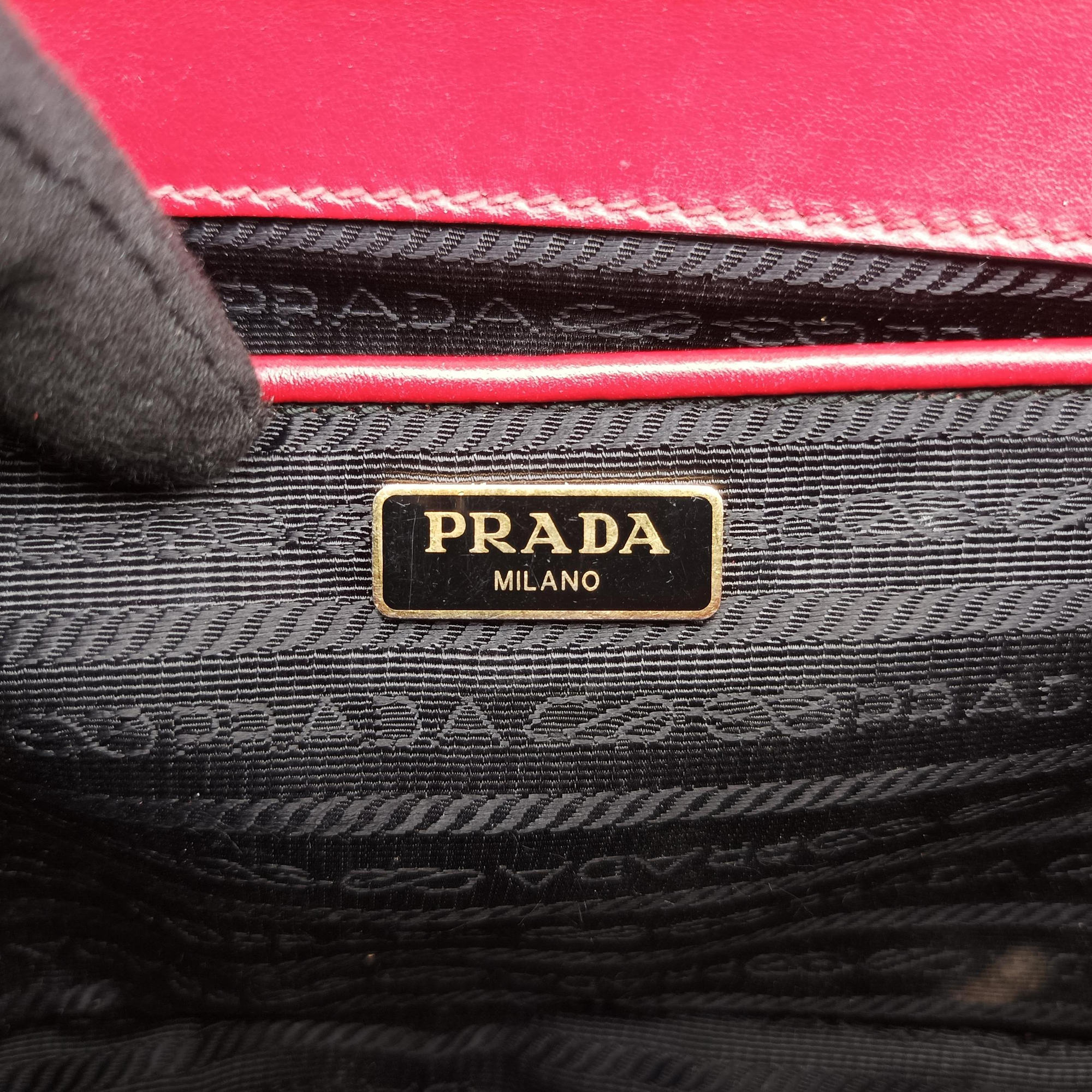Triangle Logo Red SAFFIANO Leather 1BD200 25 Hトライアングルロゴ レッド サフィアーノレザー 1BD200 25 H