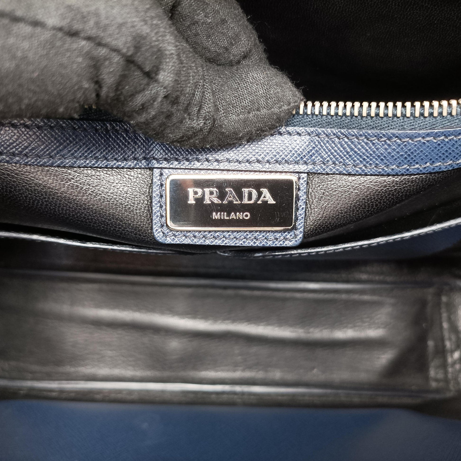 Triangle Logo Plate Navy Saffiano Leather D 7三角 ロゴ プレート ネイビー サフィアーノレザー D 7