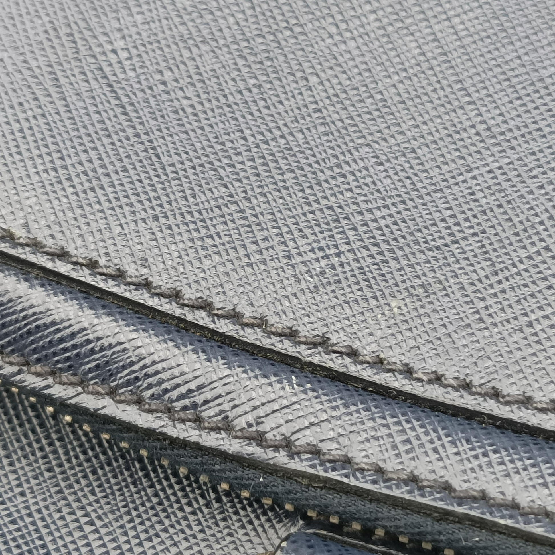 Triangle Logo Plate Navy Saffiano Leather D 7三角 ロゴ プレート ネイビー サフィアーノレザー D 7