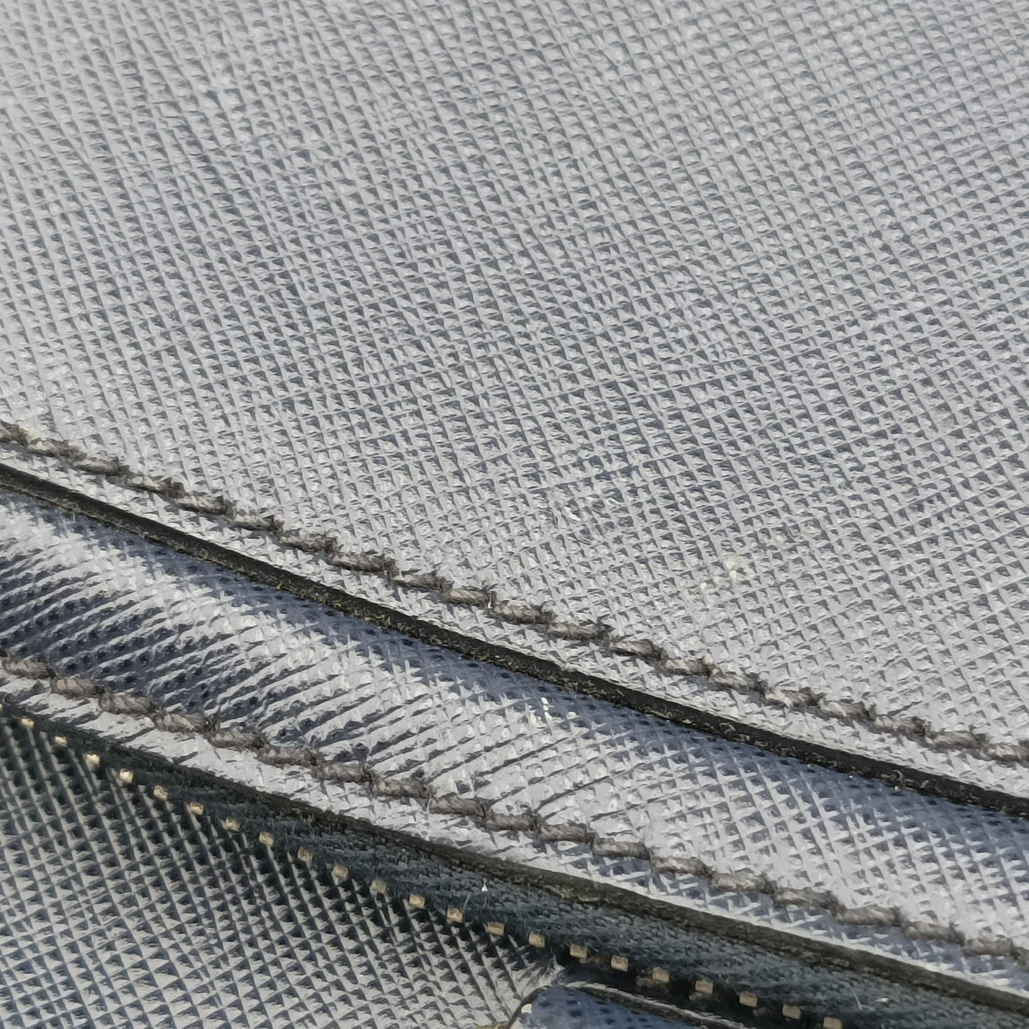 Triangle Logo Plate Navy Saffiano Leather D 7三角 ロゴ プレート ネイビー サフィアーノレザー D 7