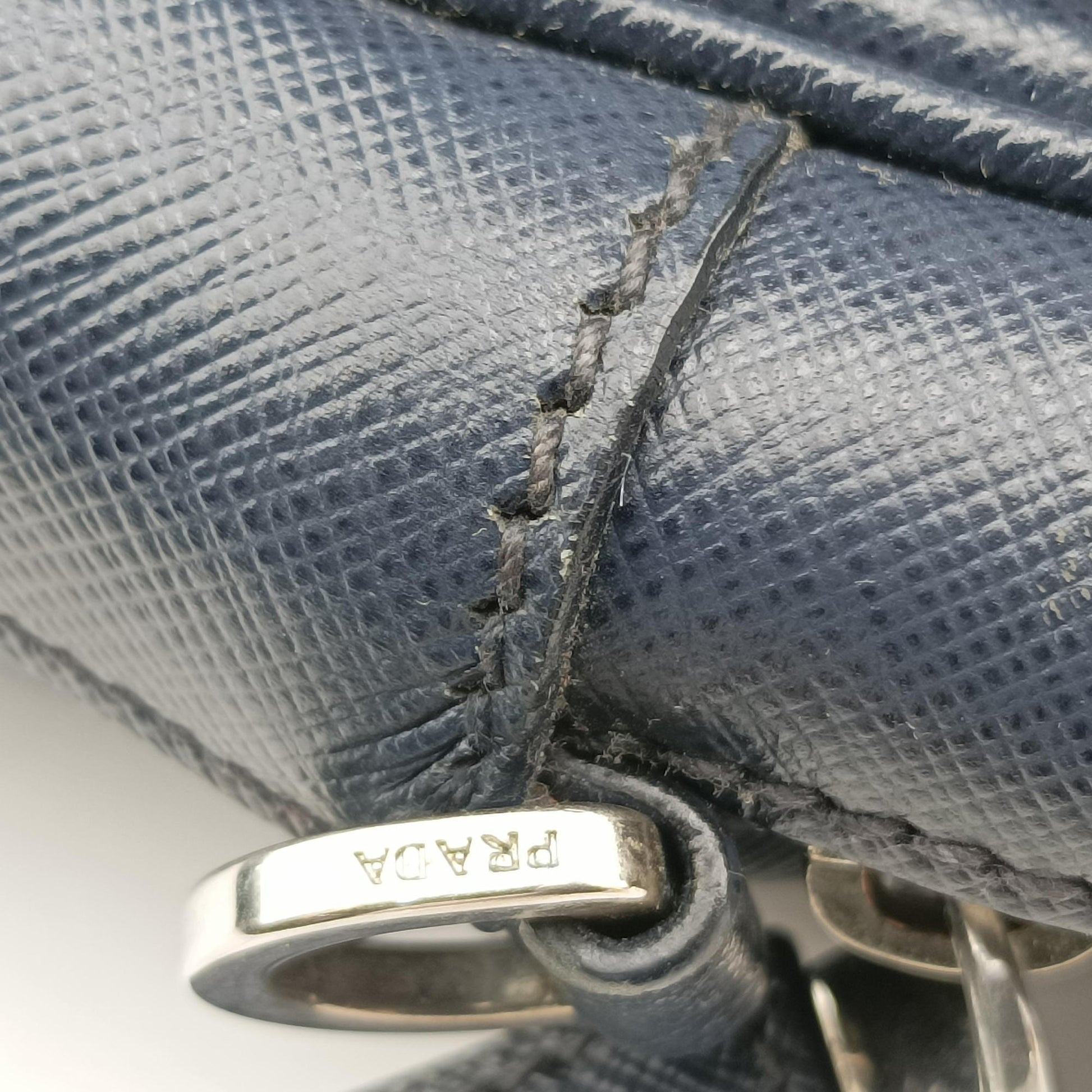 Triangle Logo Plate Navy Saffiano Leather D 7三角 ロゴ プレート ネイビー サフィアーノレザー D 7