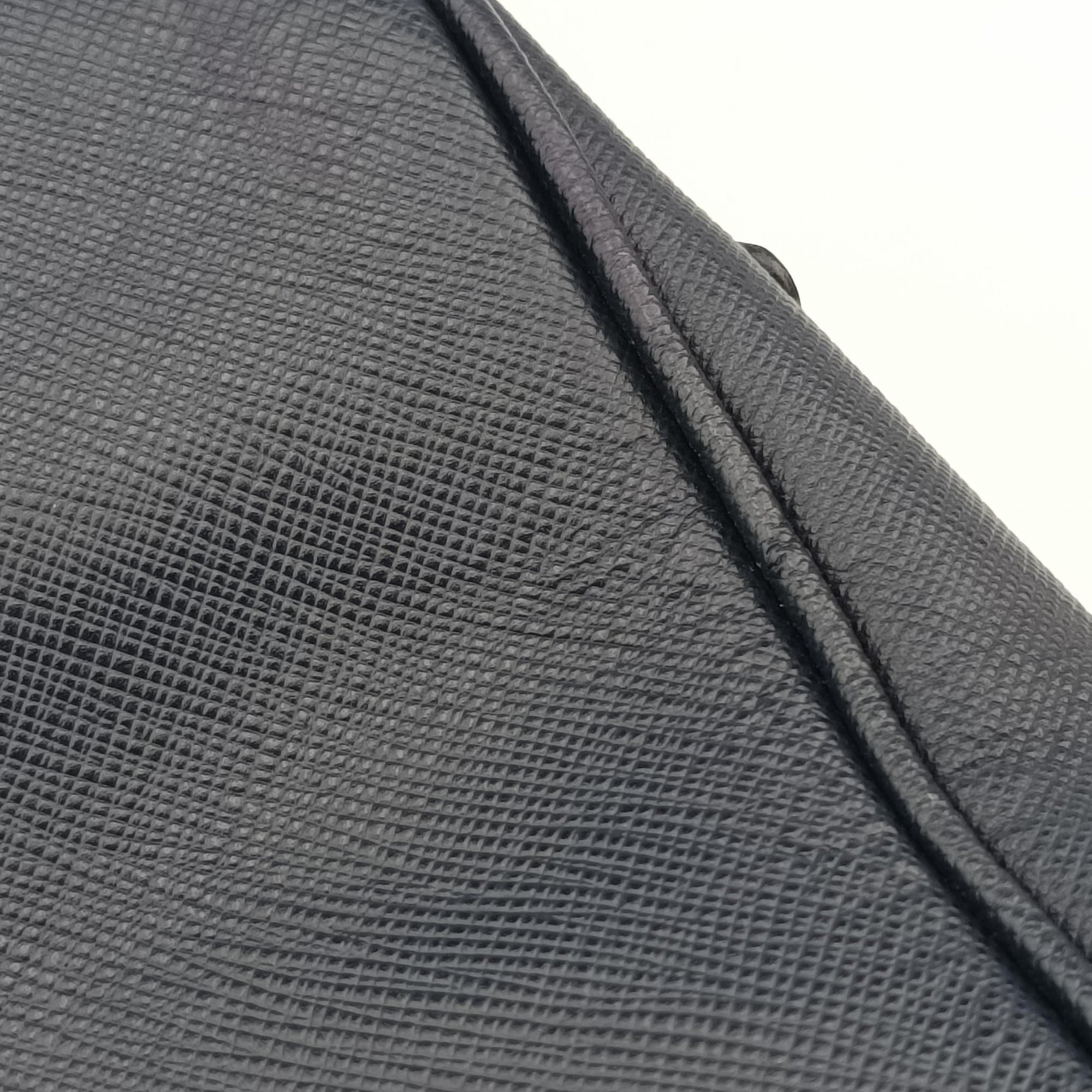 Triangle Logo Plate Navy Saffiano Leather D 7三角 ロゴ プレート ネイビー サフィアーノレザー D 7