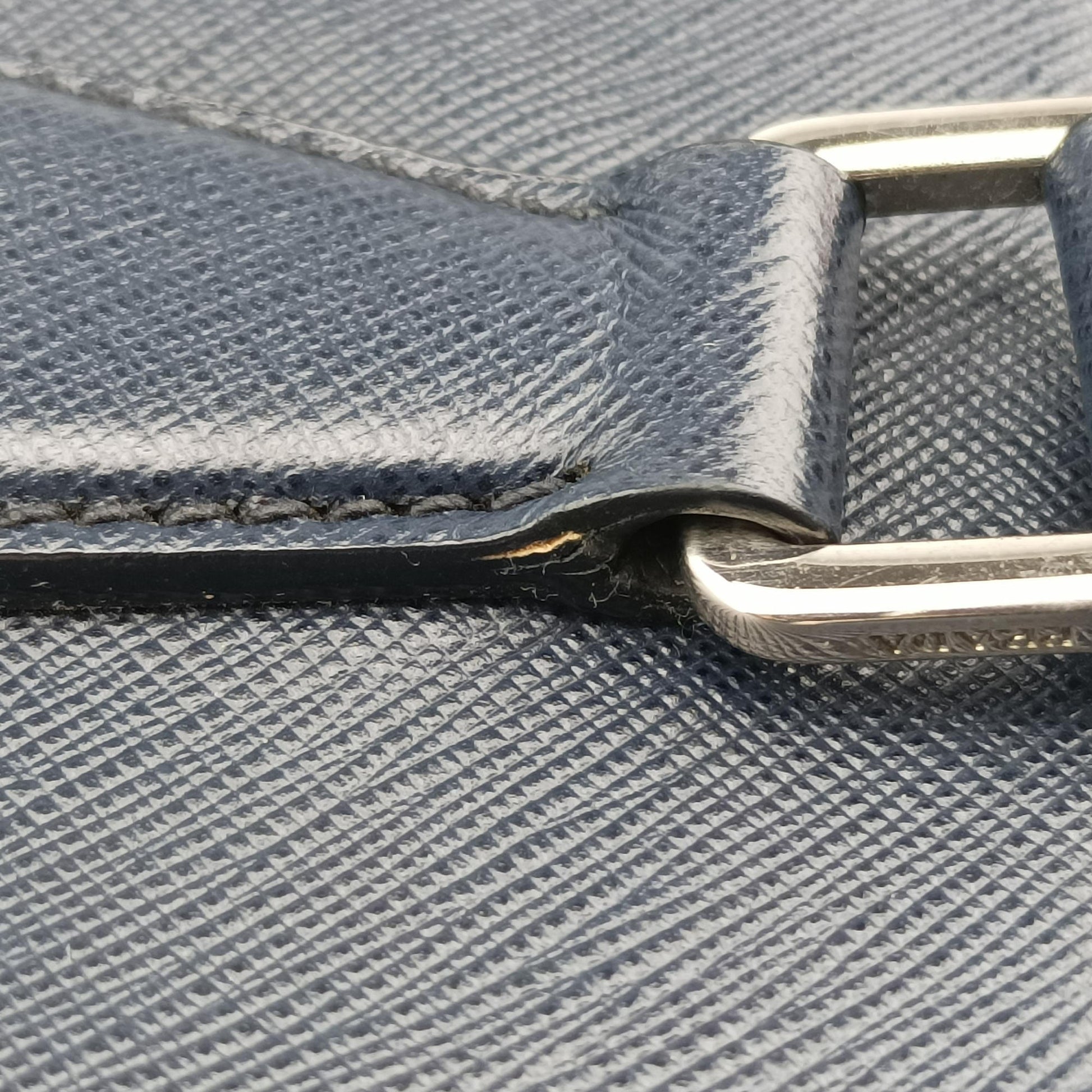 Triangle Logo Plate Navy Saffiano Leather D 7三角 ロゴ プレート ネイビー サフィアーノレザー D 7