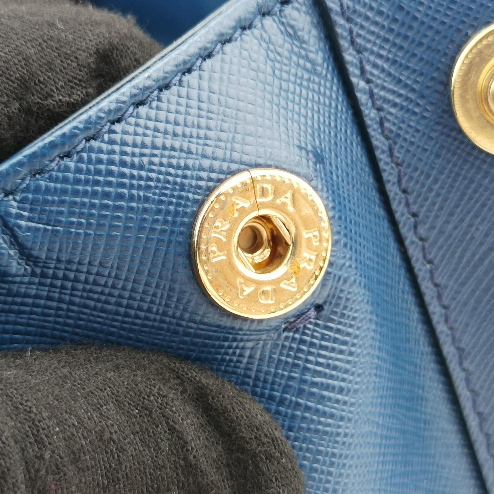 Bi-Color Zip Front Pocket Blue SAFFIANO Leather BN2674 7/Dバイカラー ジップ フロント ポケット ブルー サフィアーノレザー BN2674 7/D