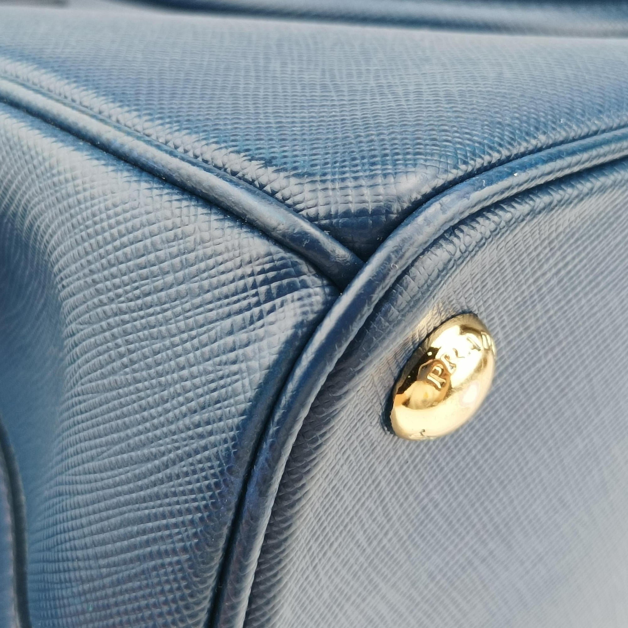 Bi-Color Zip Front Pocket Blue SAFFIANO Leather BN2674 7/Dバイカラー ジップ フロント ポケット ブルー サフィアーノレザー BN2674 7/D